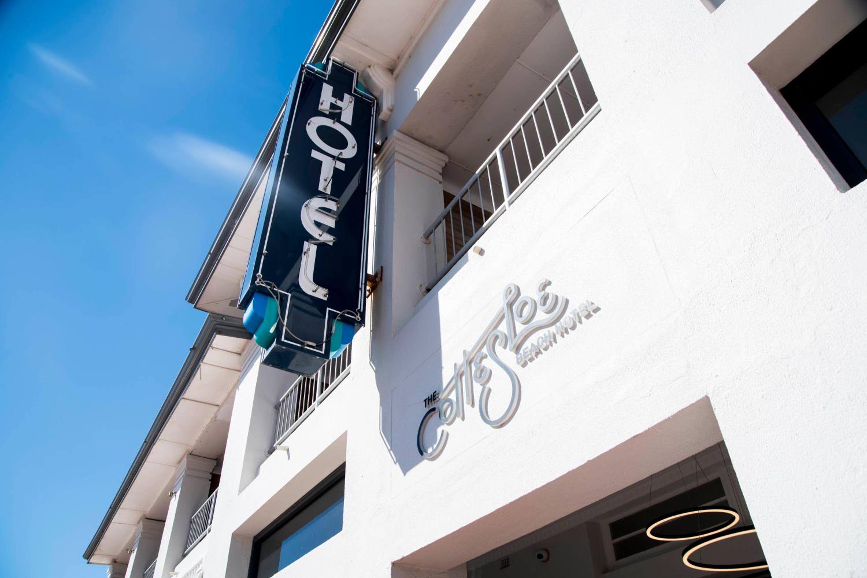 Hotel Cottesloe Beach Hotel - Image 1