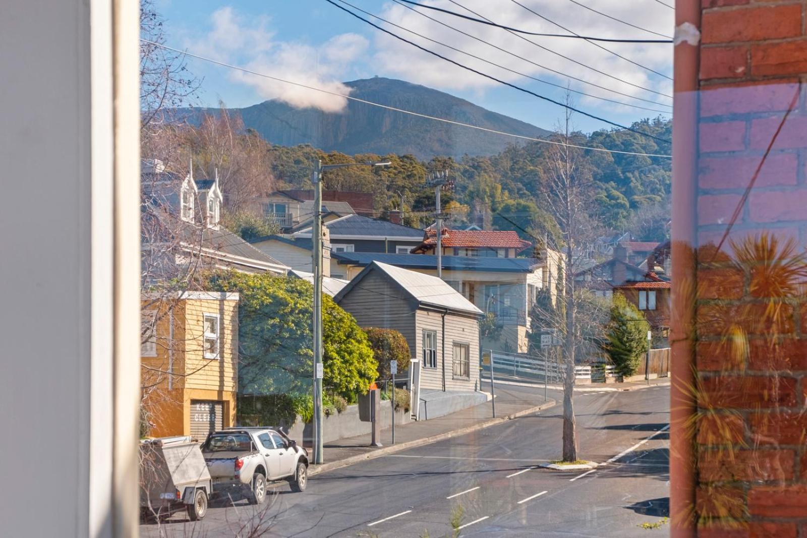 Lovely 2 bedroom apartment - easy walk to the CBD