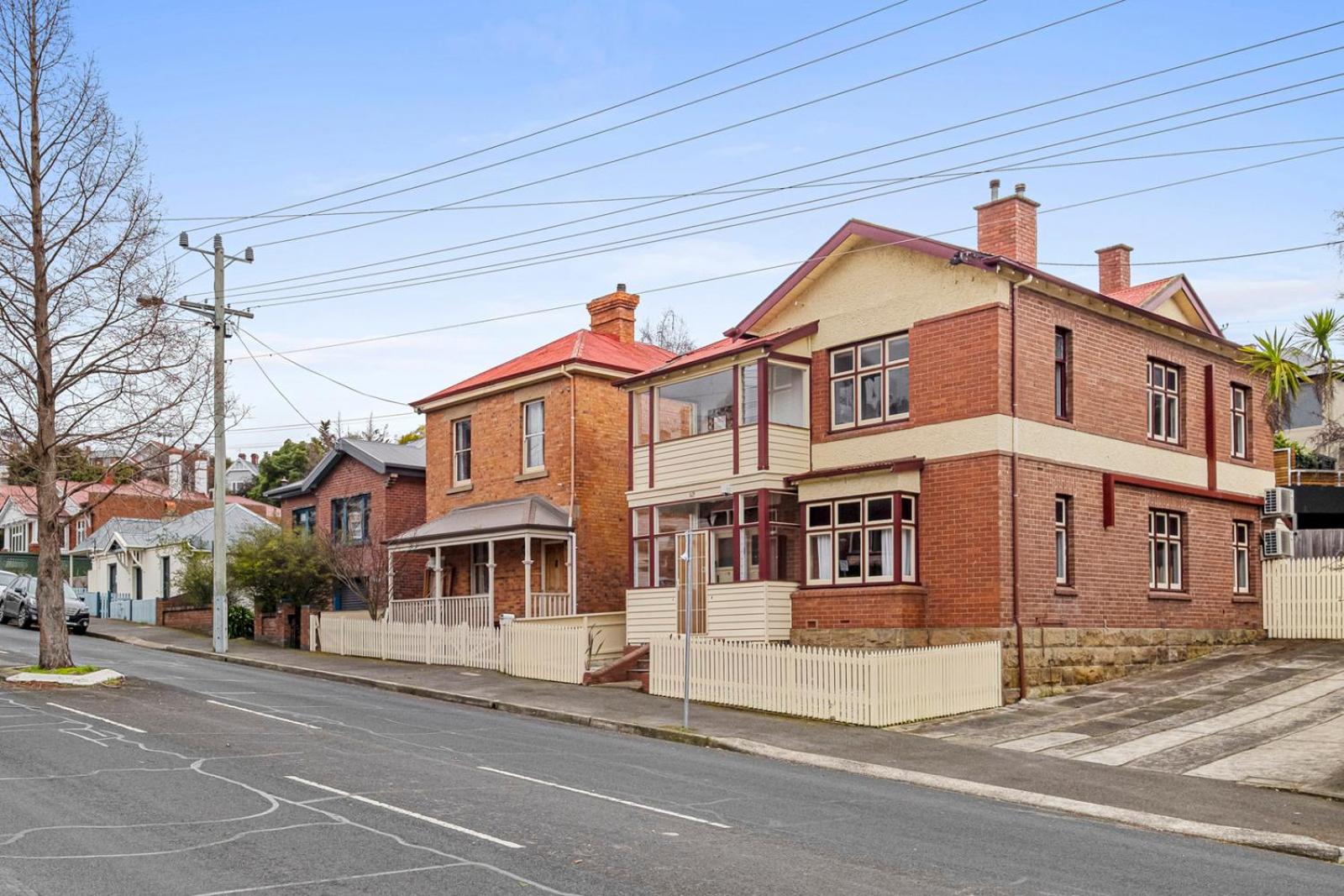 Lovely 2 bedroom apartment - easy walk to the CBD