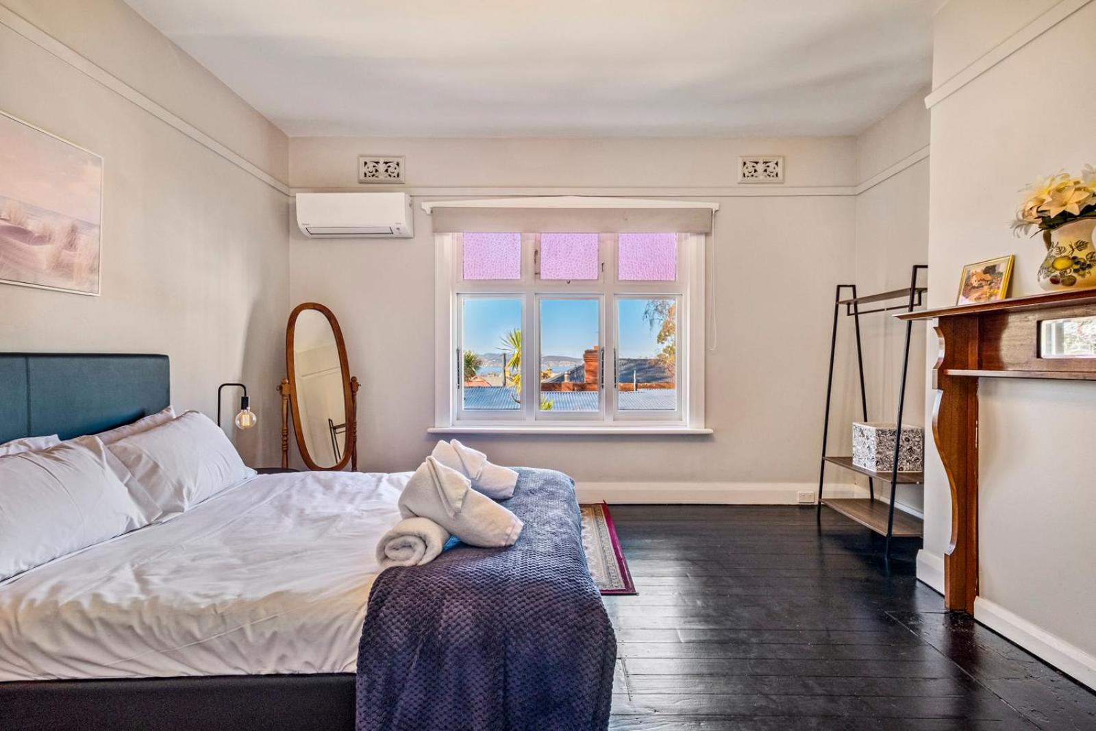 Lovely 2 bedroom apartment - easy walk to the CBD