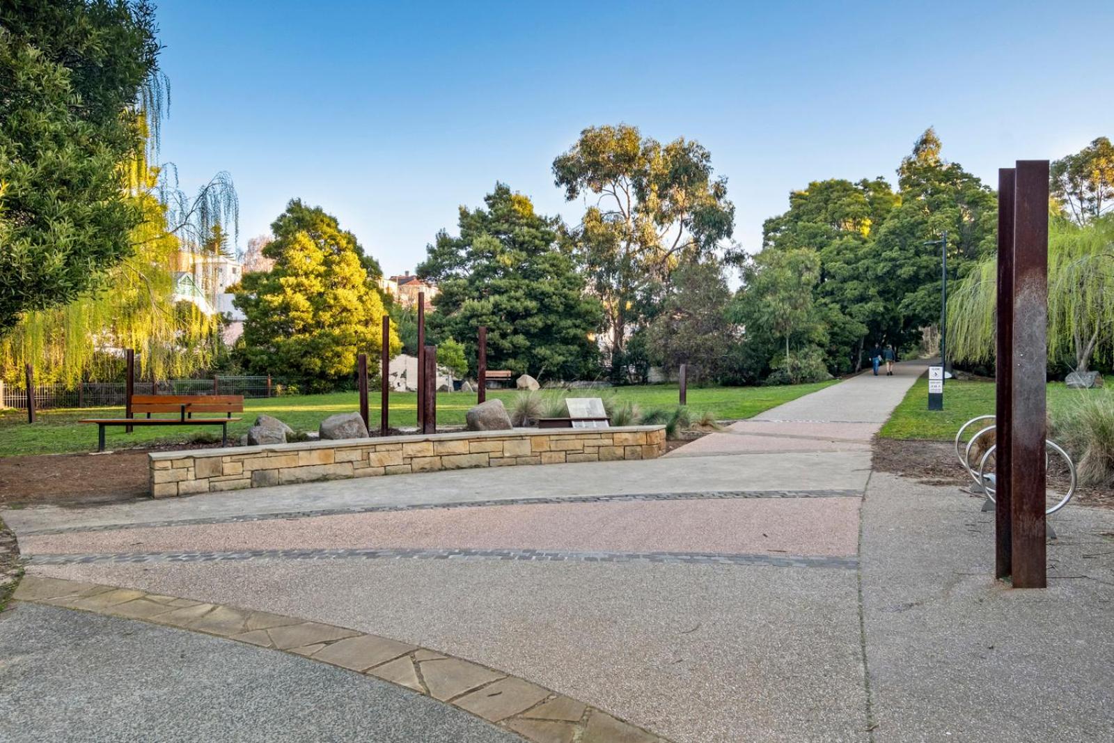 Lovely 2 bedroom apartment - easy walk to the CBD