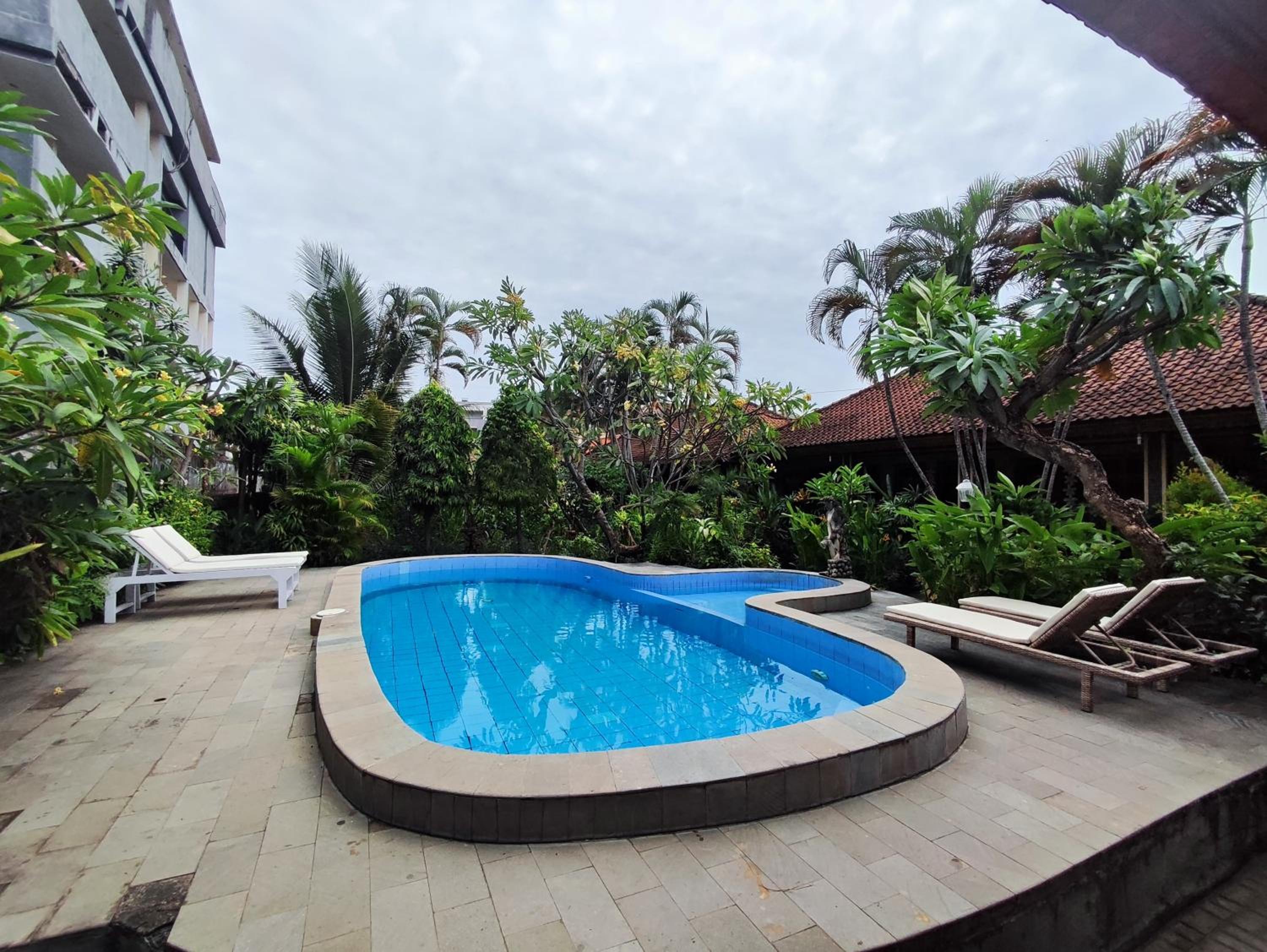 Adus Beach Inn