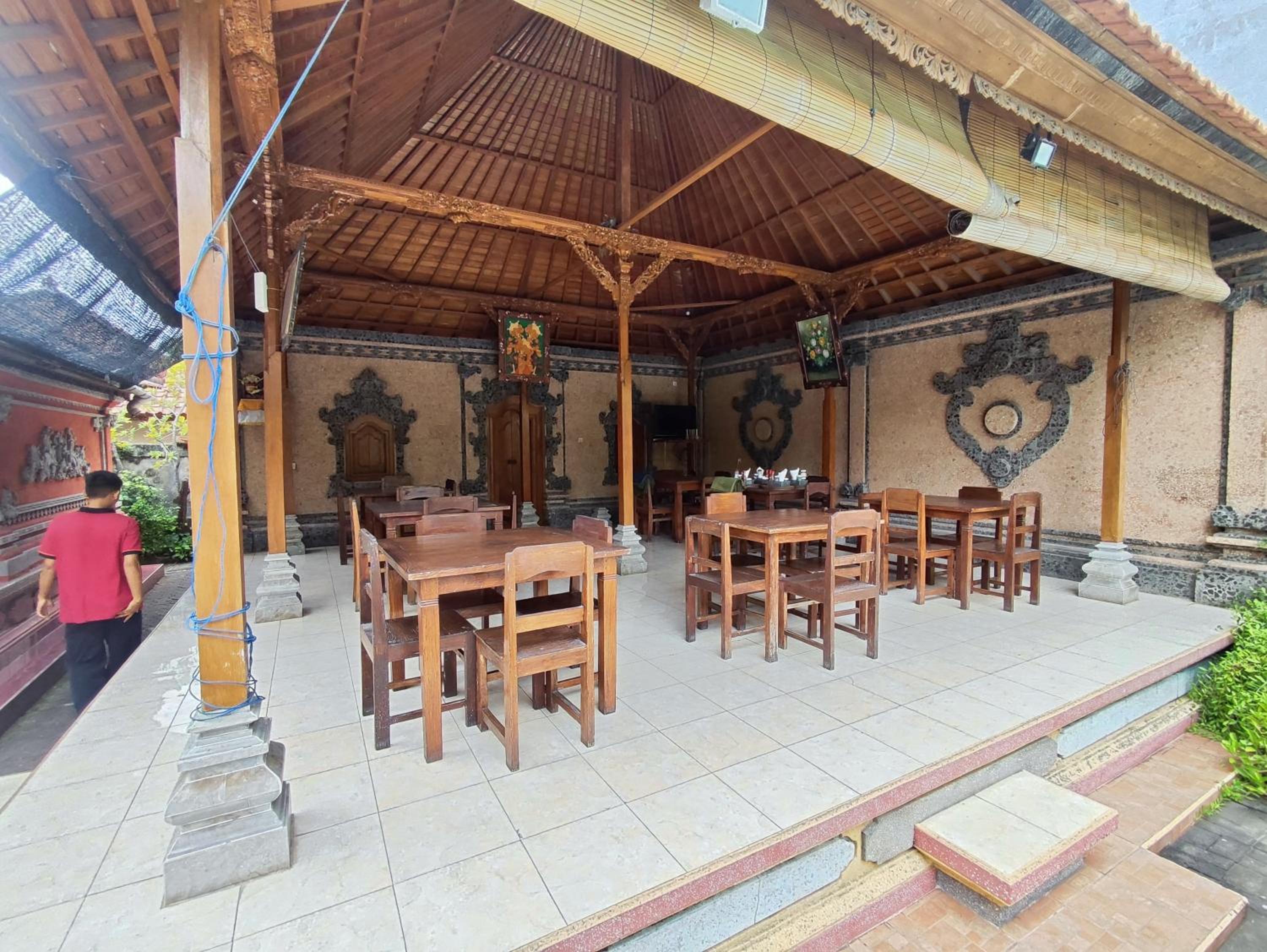 Adus Beach Inn