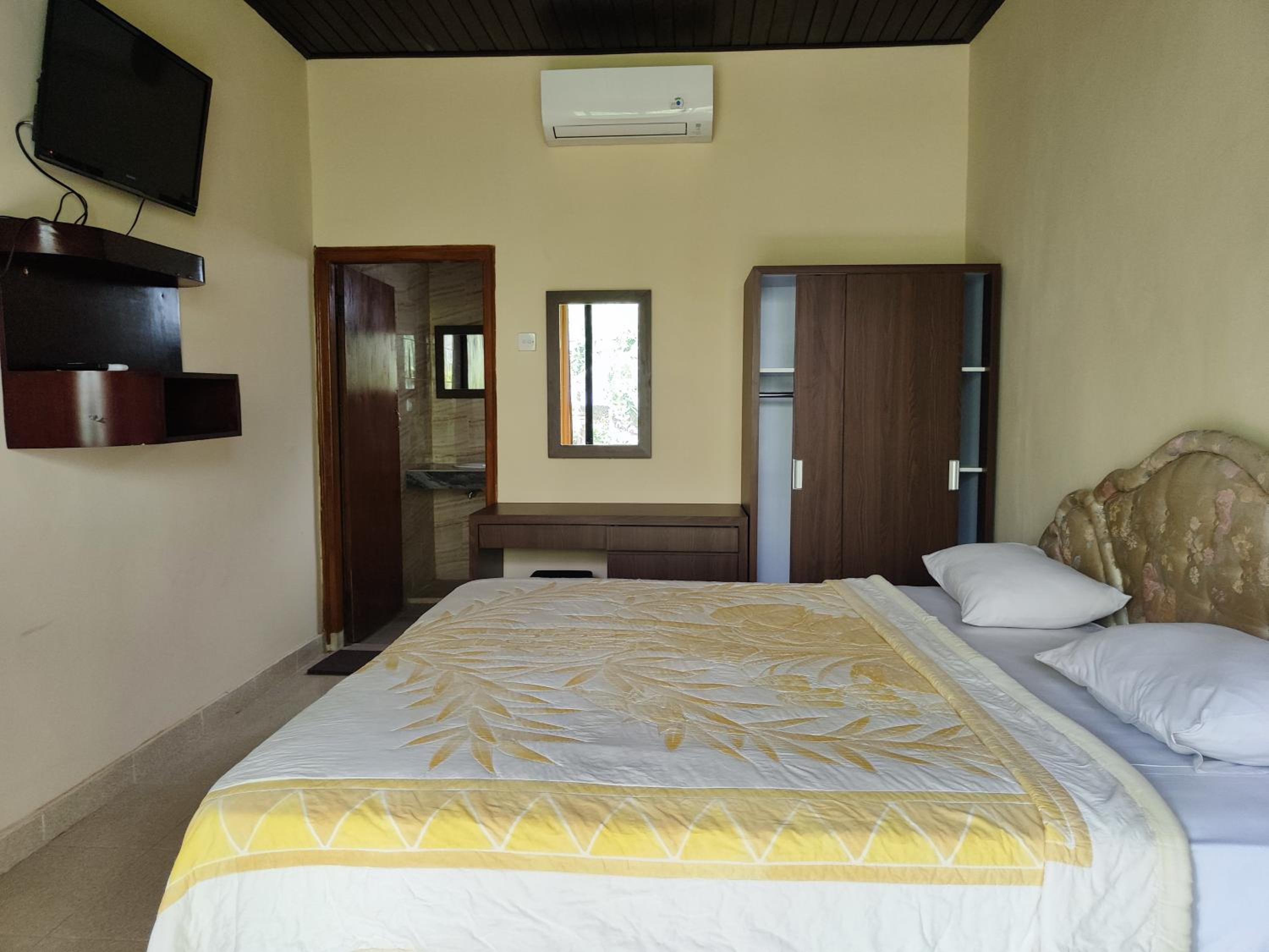 Adus Beach Inn