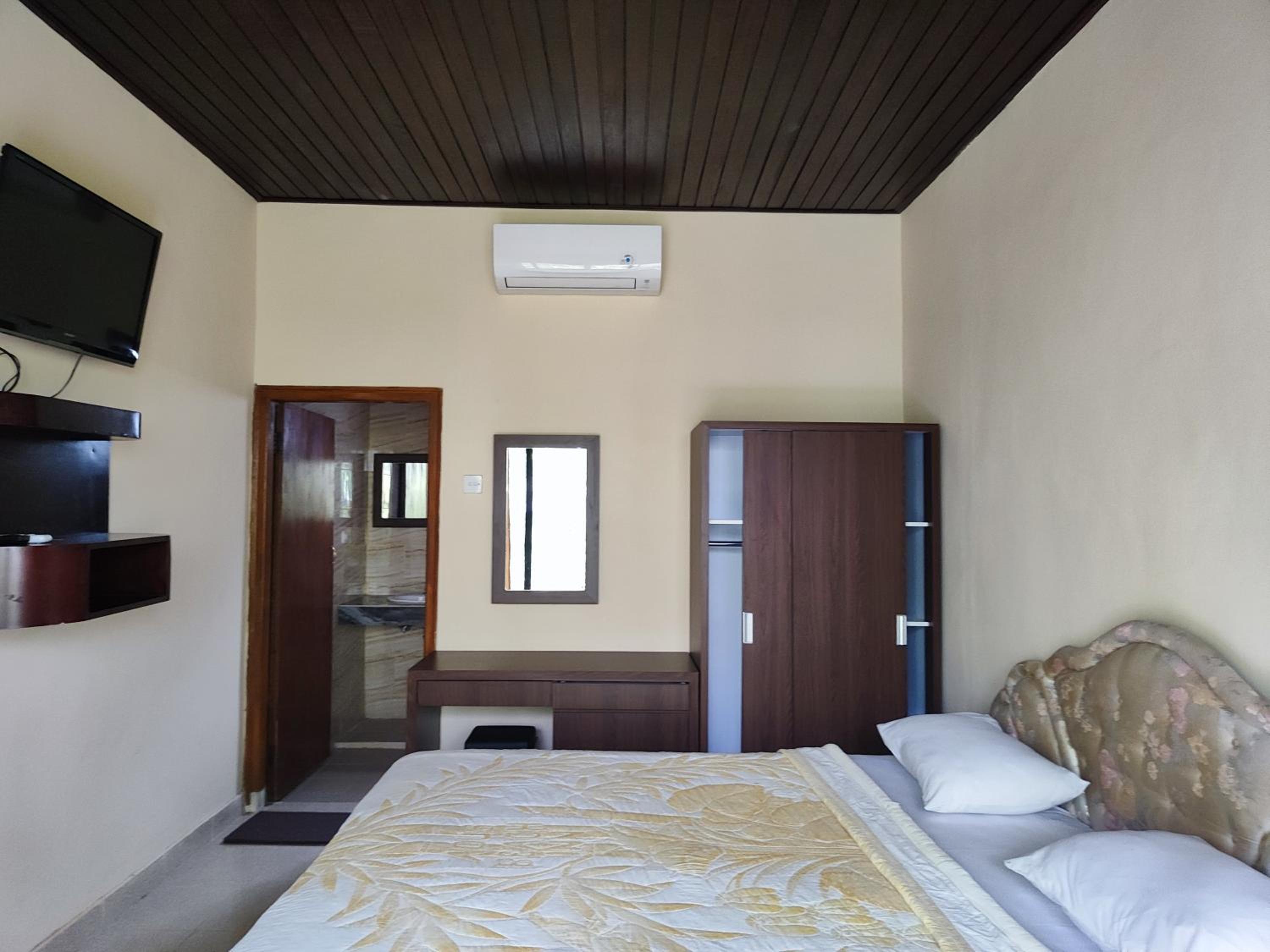 Adus Beach Inn