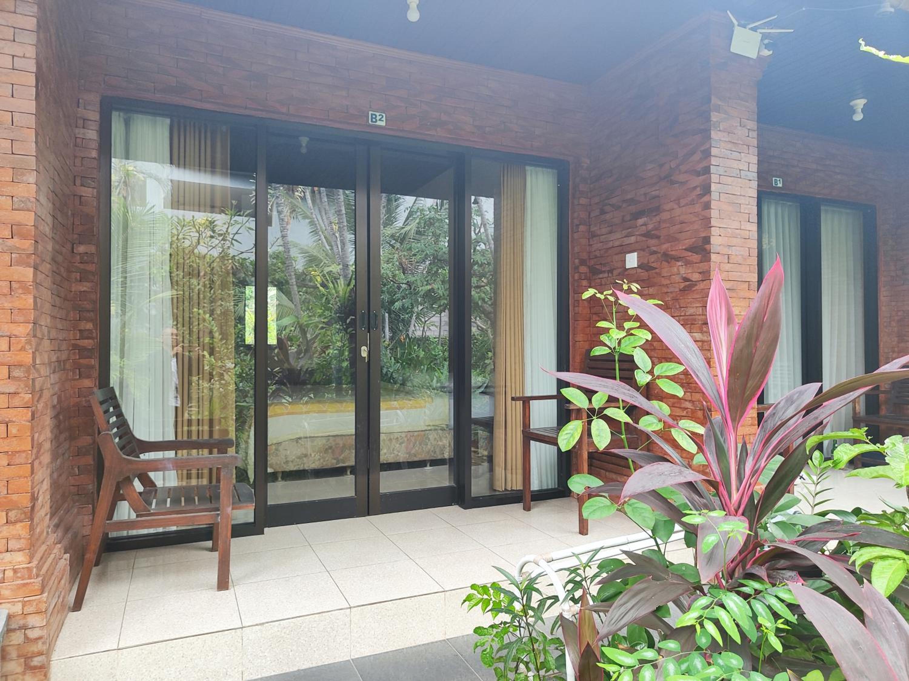 Adus Beach Inn