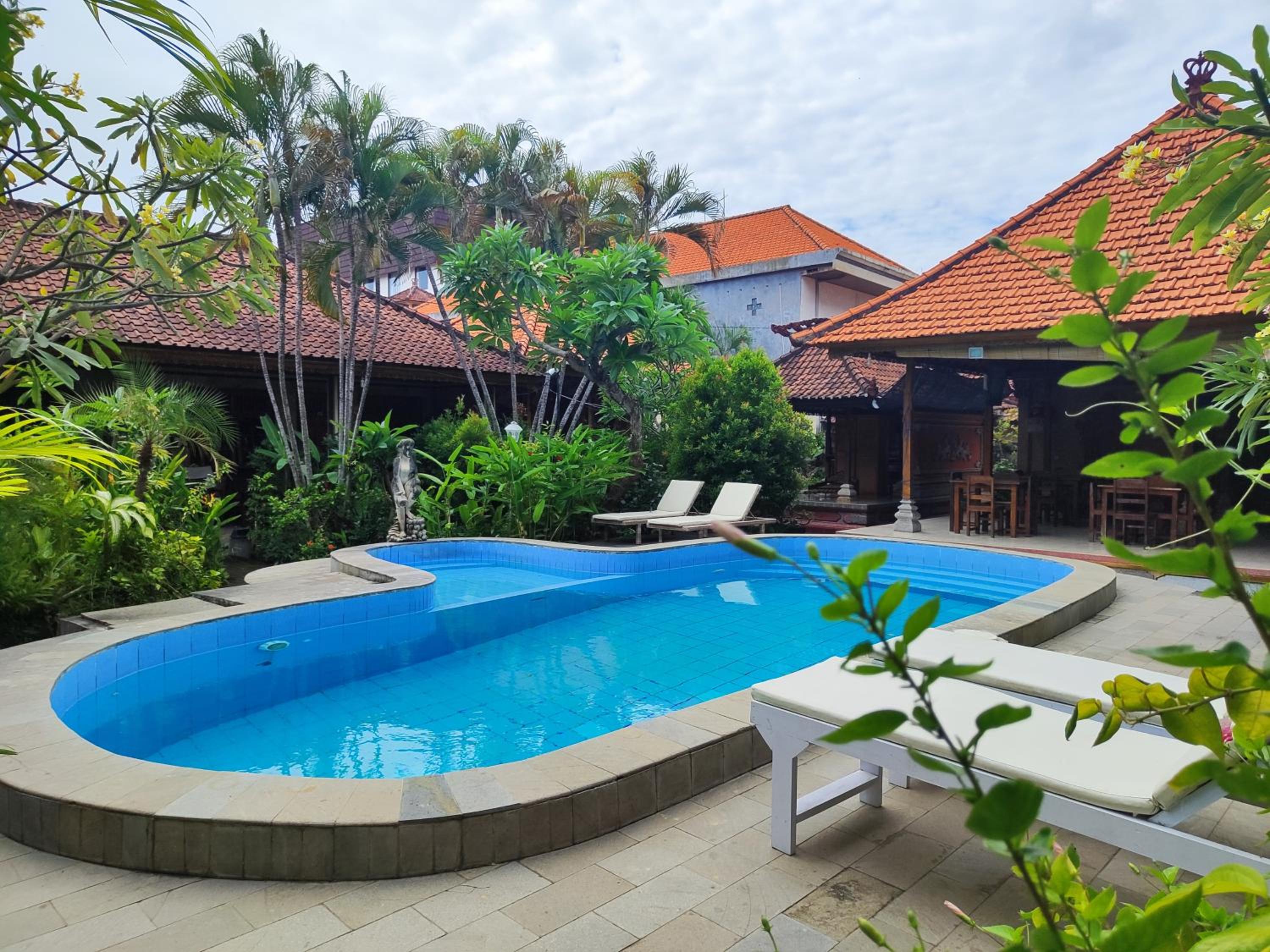 Adus Beach Inn