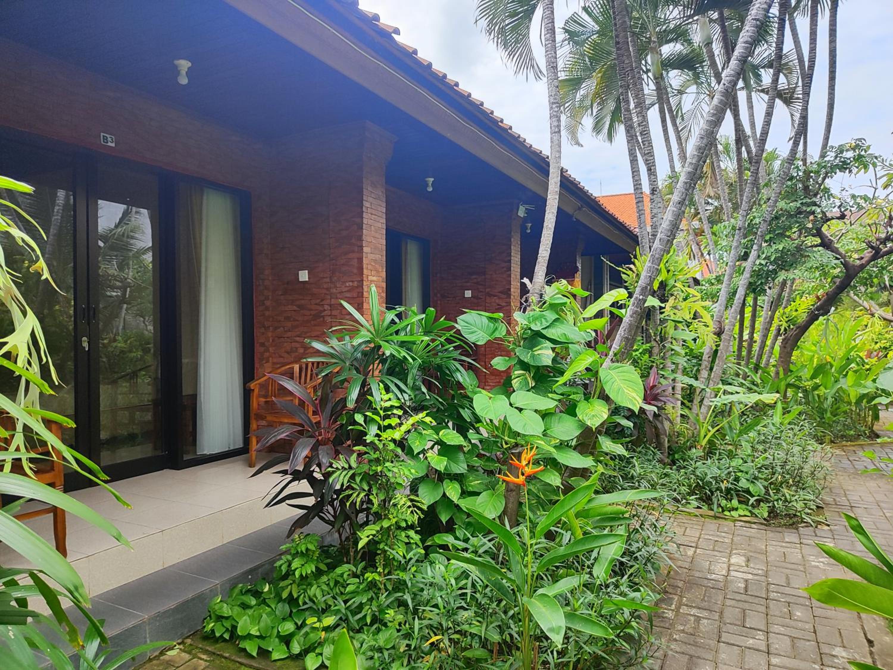 Adus Beach Inn