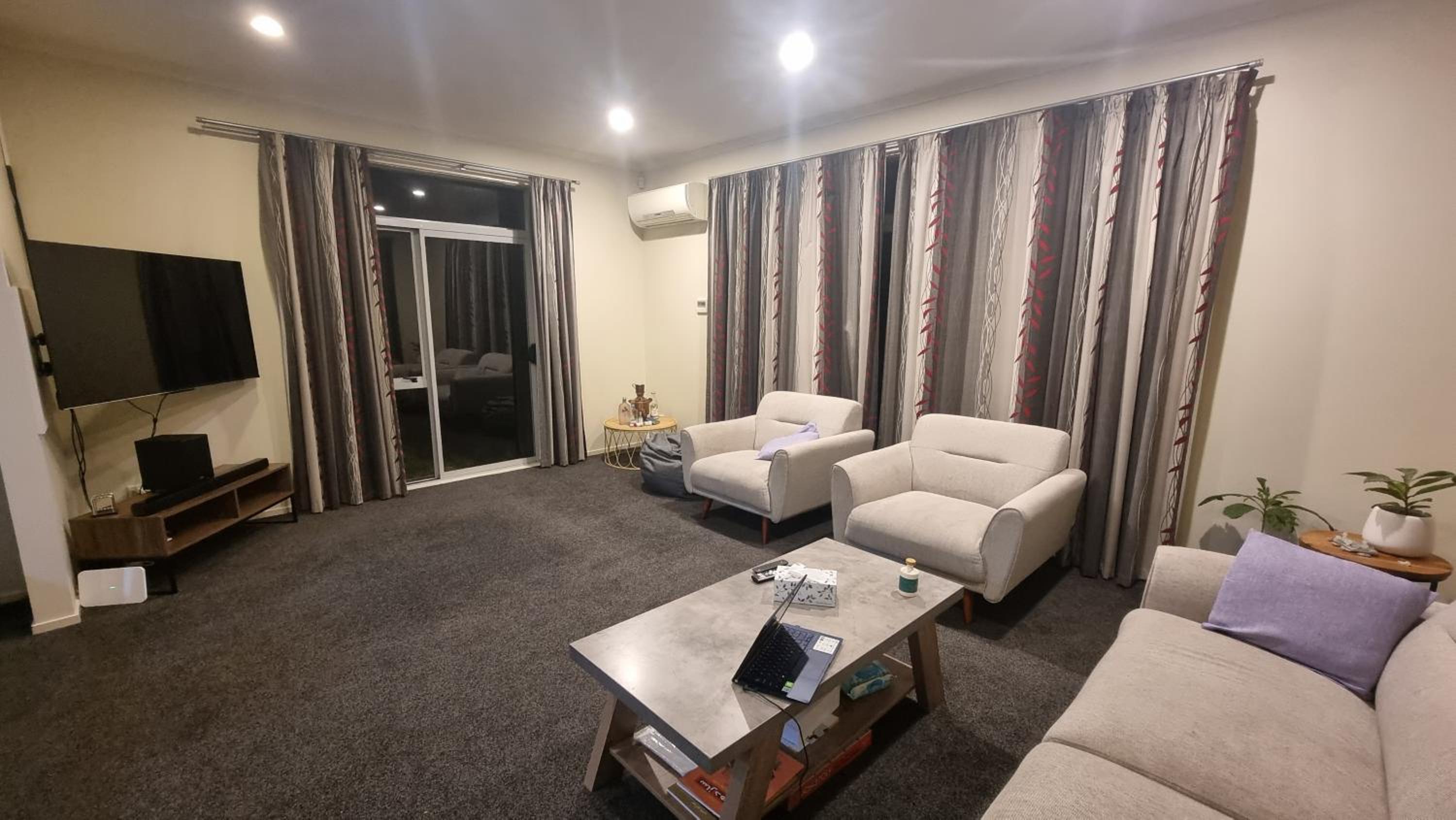 Home stay - Double Bed at Churton Park view 2