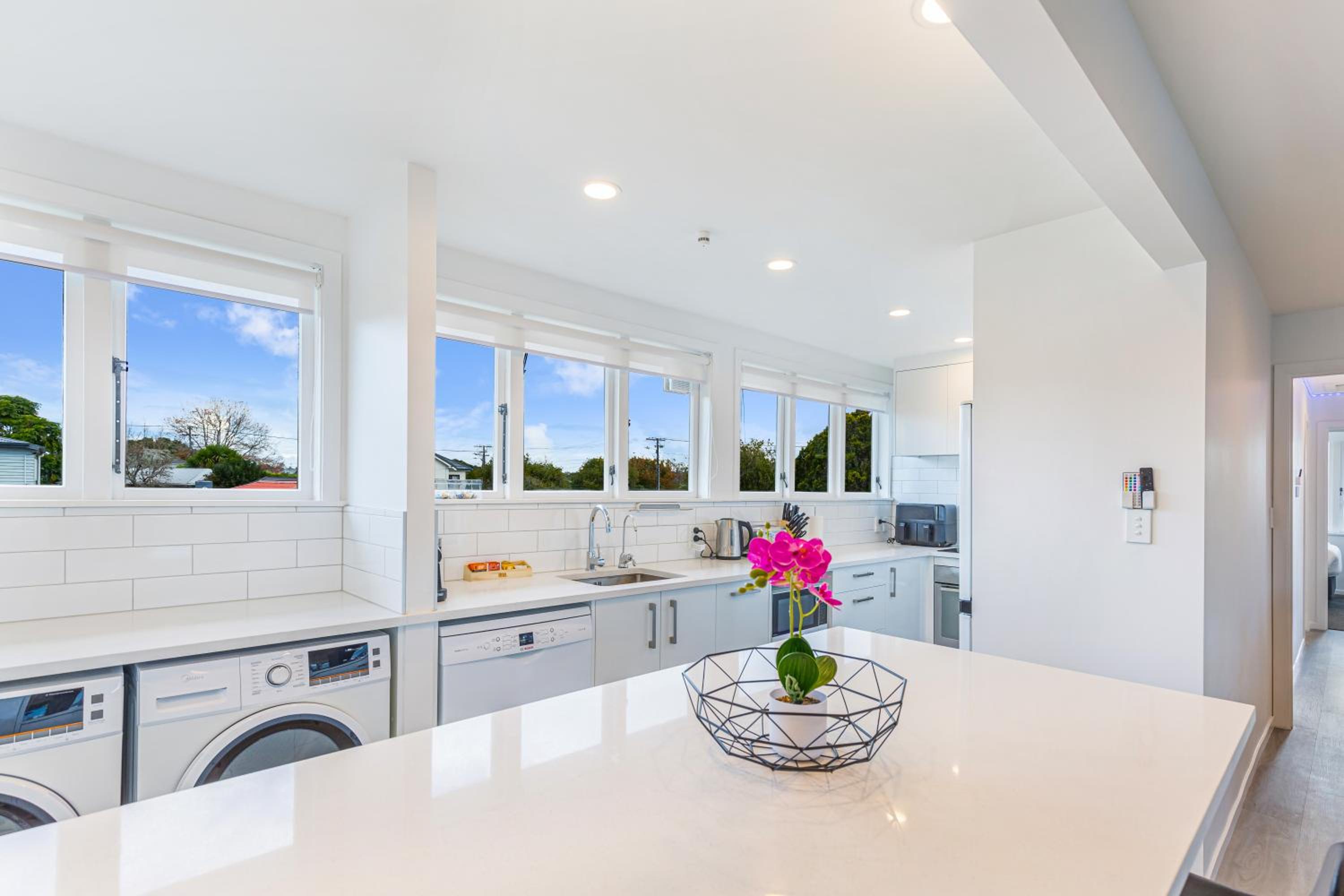 Ellerslie 3BR House Fresh Reno Zodiak Stays view 3