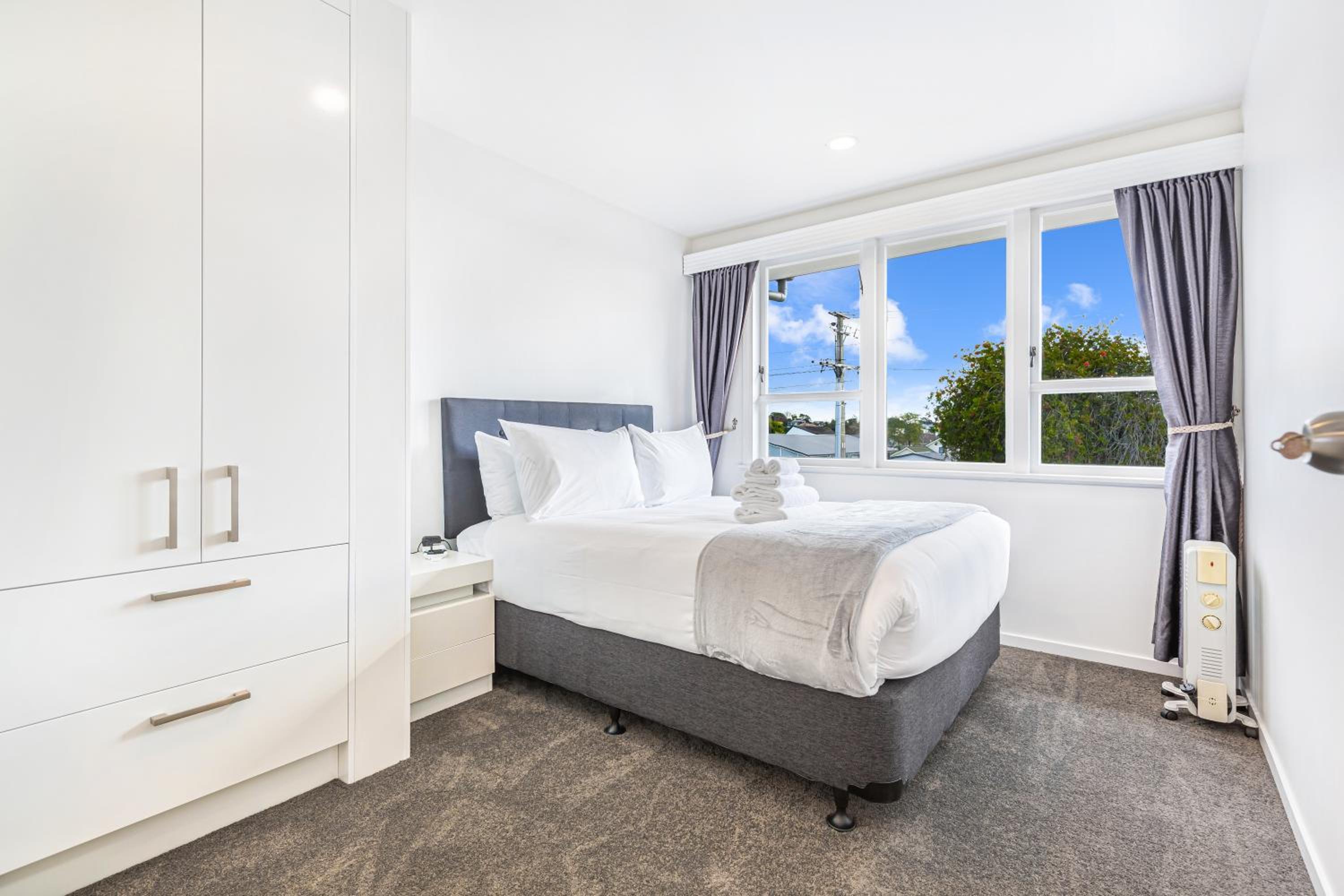 Ellerslie 3BR House Fresh Reno Zodiak Stays view 2