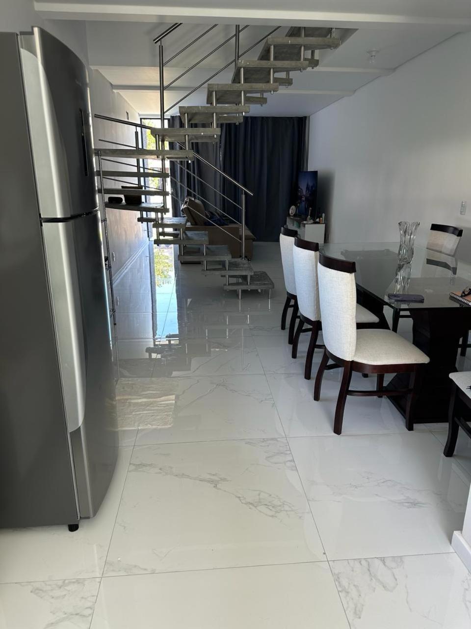 Casa Alto Padrão Com Piscina perto da praia