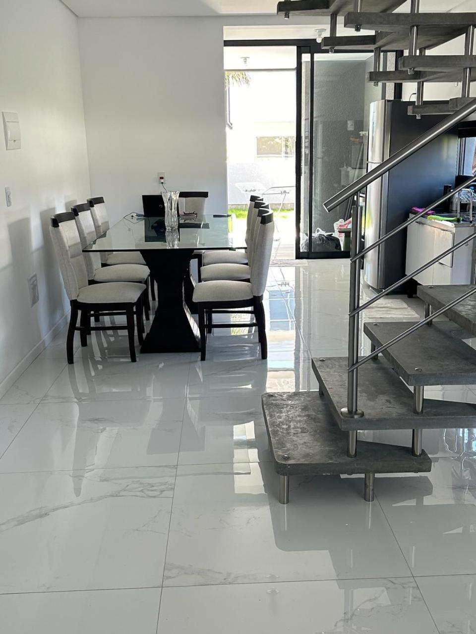 Casa Alto Padrão Com Piscina perto da praia