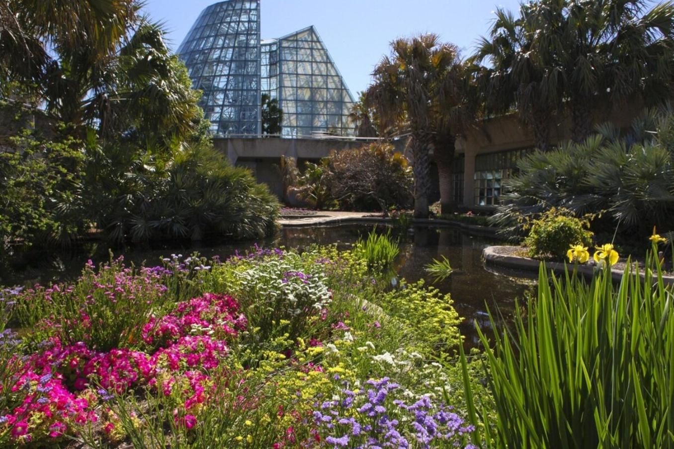 Beautiful Apartment at The Botanical Gardens #1 view 3