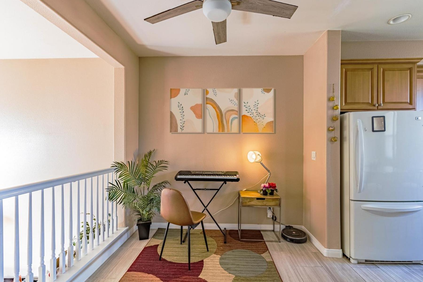 Entire Private 3-Bedroom Townhouse with Garage Parking near San Diego Gaslamp