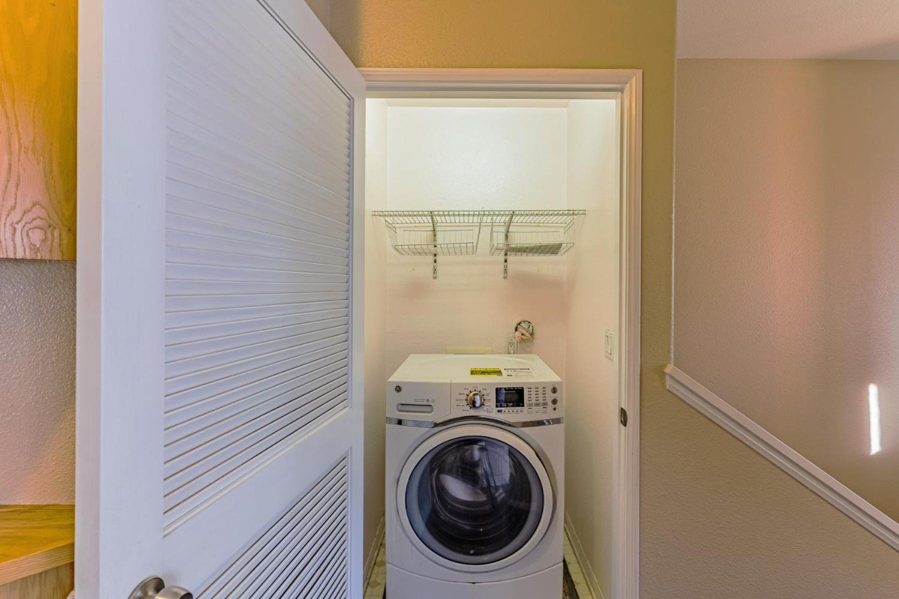 Entire Private 3-Bedroom Townhouse with Garage Parking near San Diego Gaslamp