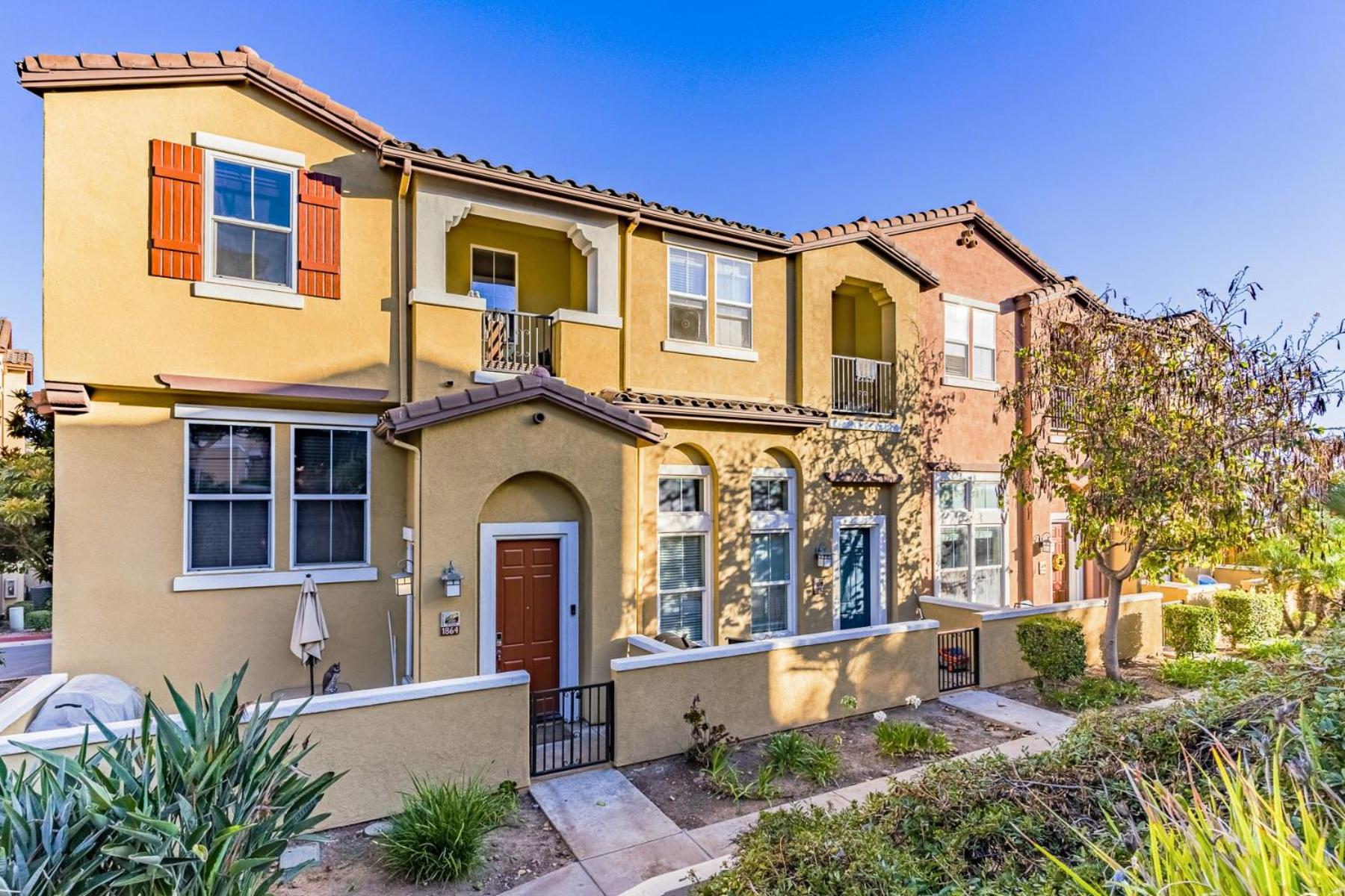 Entire Private 3-Bedroom Townhouse with Garage Parking near San Diego Gaslamp