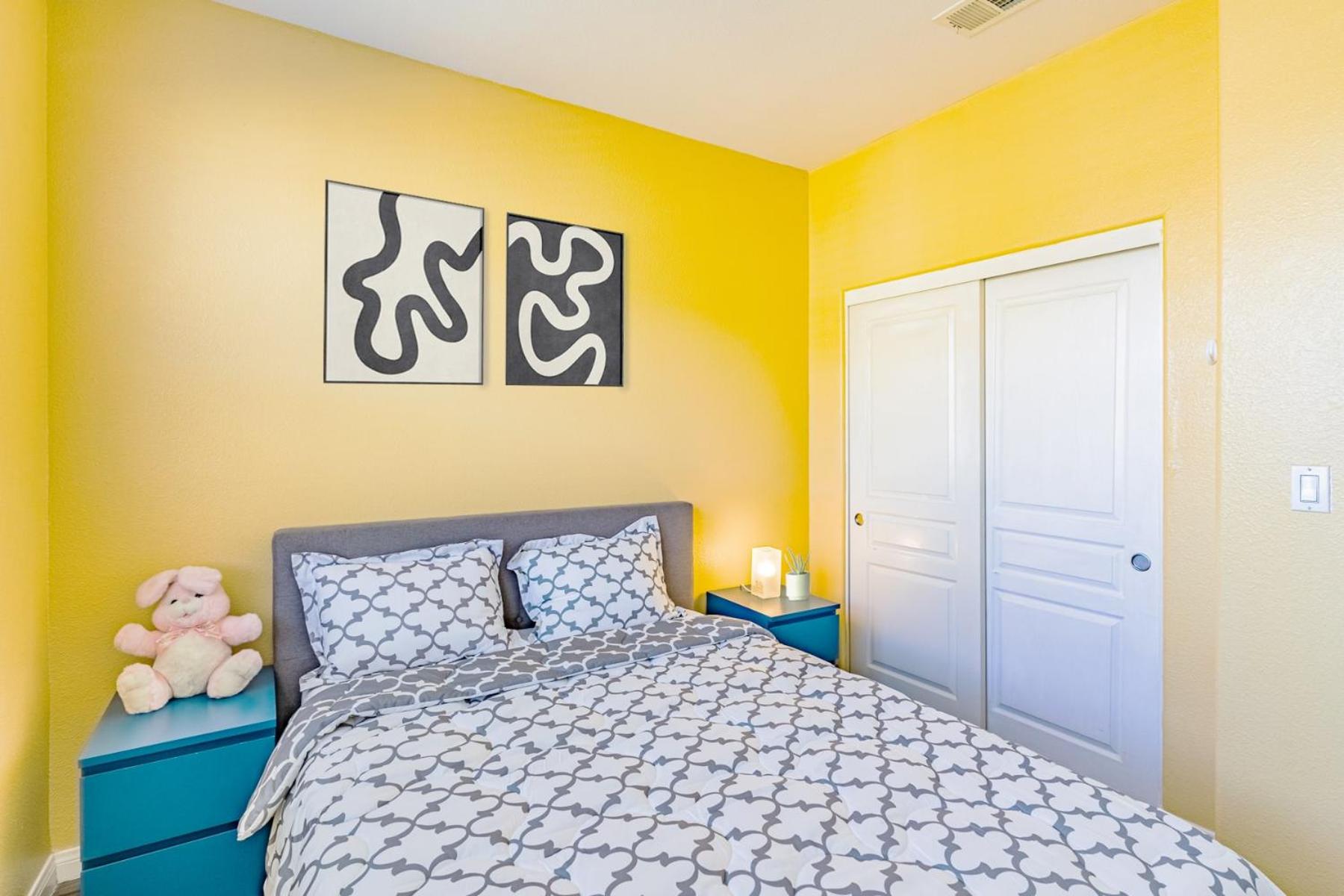Entire Private 3-Bedroom Townhouse with Garage Parking near San Diego Gaslamp