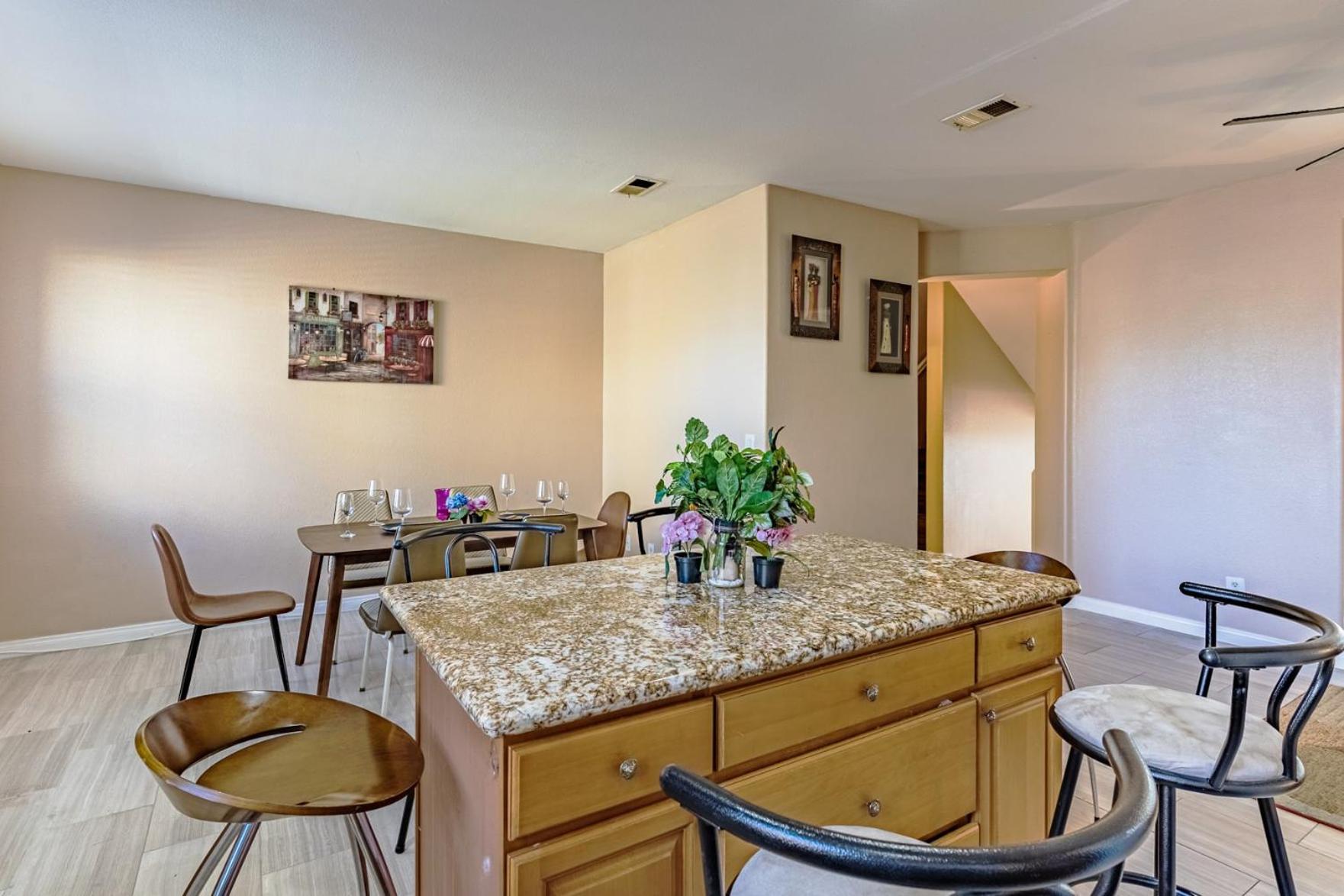 Entire Private 3-Bedroom Townhouse with Garage Parking near San Diego Gaslamp