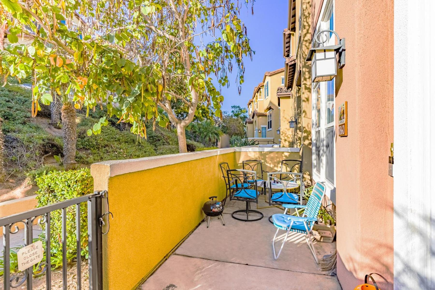 Entire Private 3-Bedroom Townhouse with Garage Parking near San Diego Gaslamp