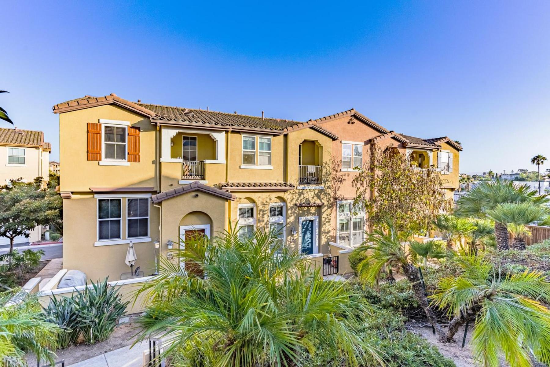 Entire Private 3-Bedroom Townhouse with Garage Parking near San Diego Gaslamp