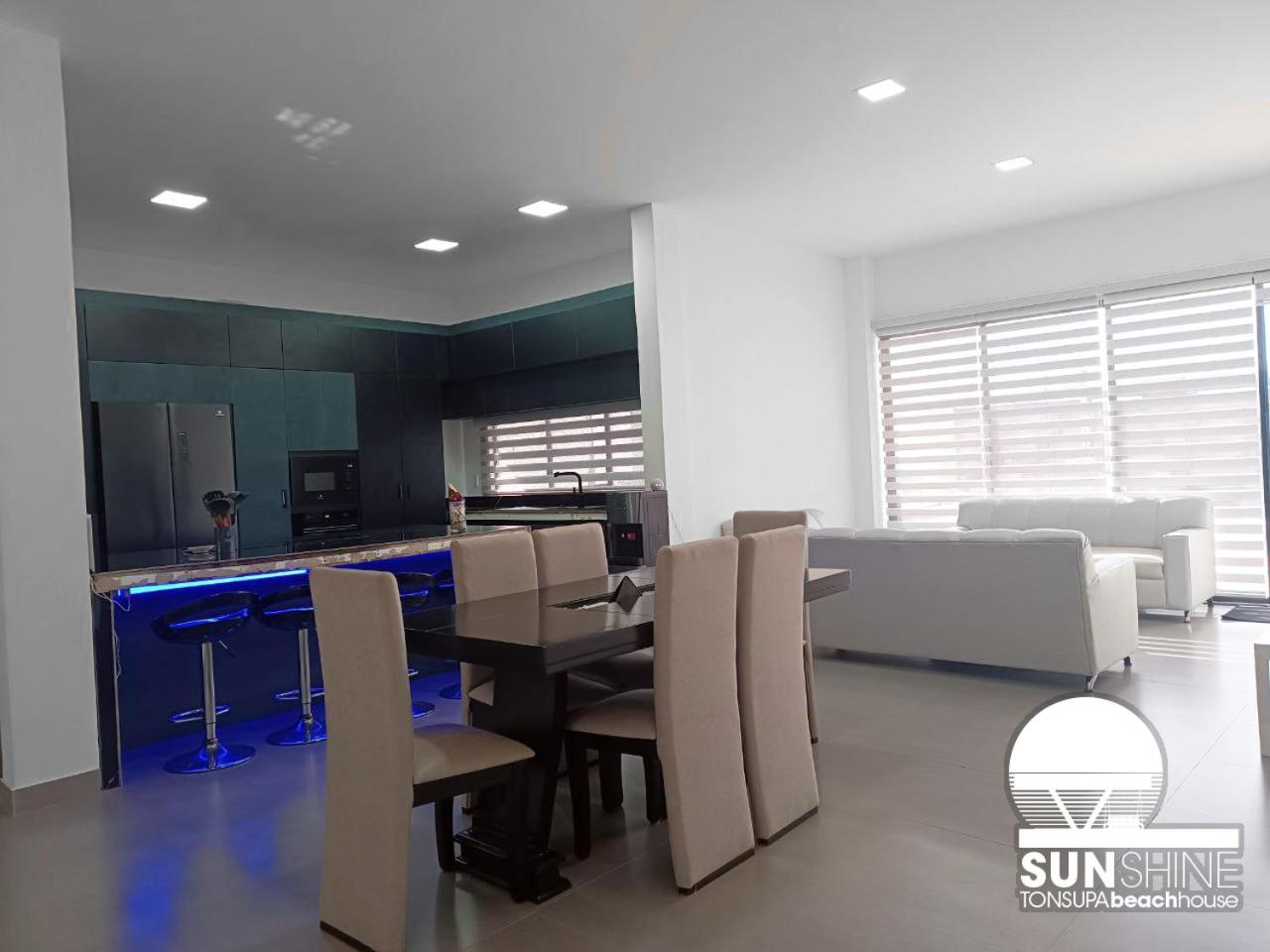 SunShine Tonsupa Beach House