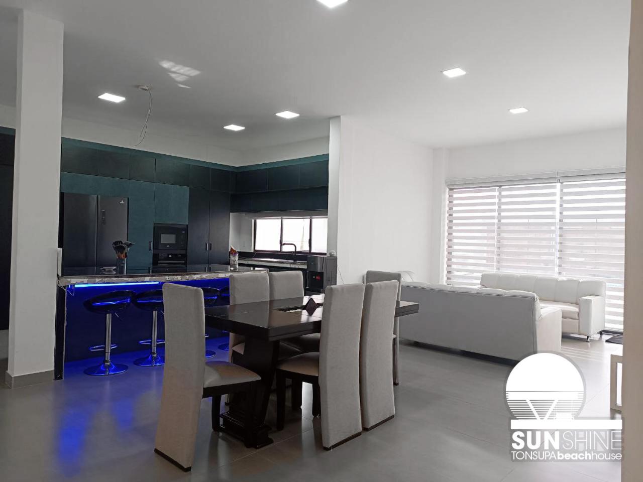 SunShine Tonsupa Beach House