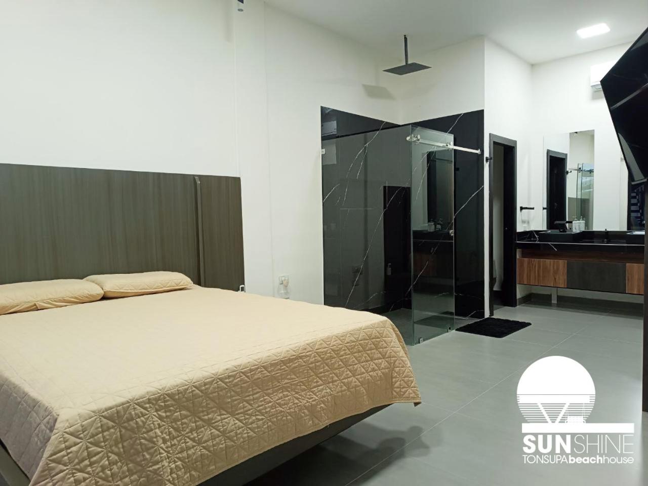 SunShine Tonsupa Beach House