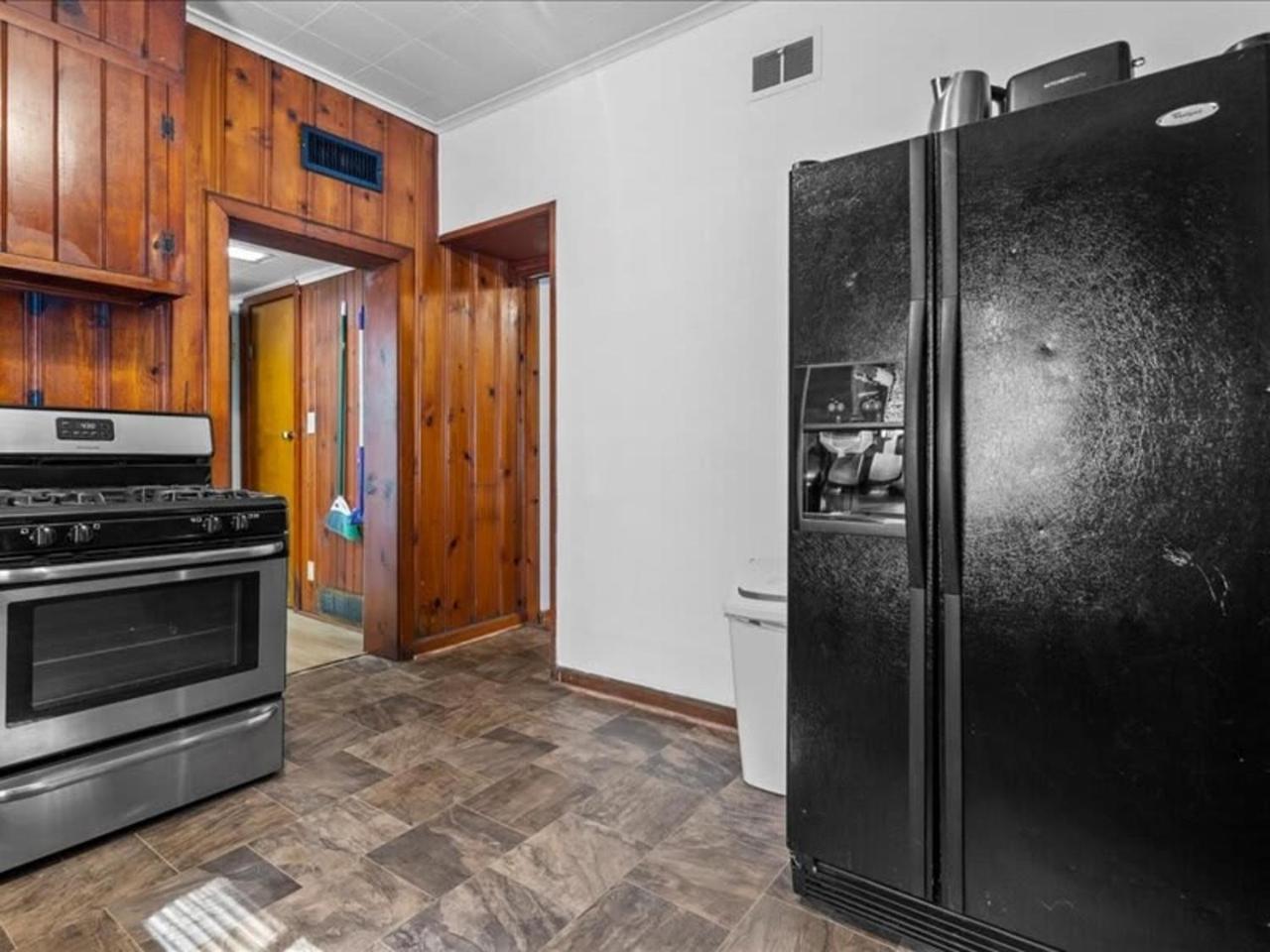 1br Residence With Vast Backyard