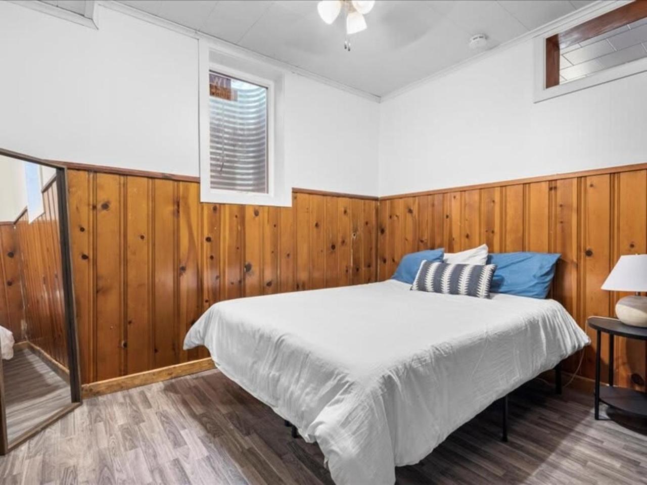 1br Residence With Vast Backyard