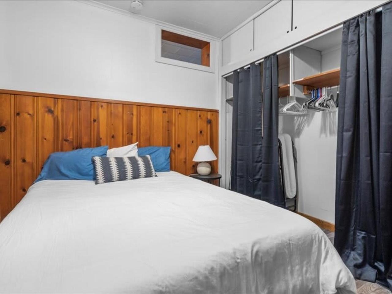 1br Residence With Vast Backyard