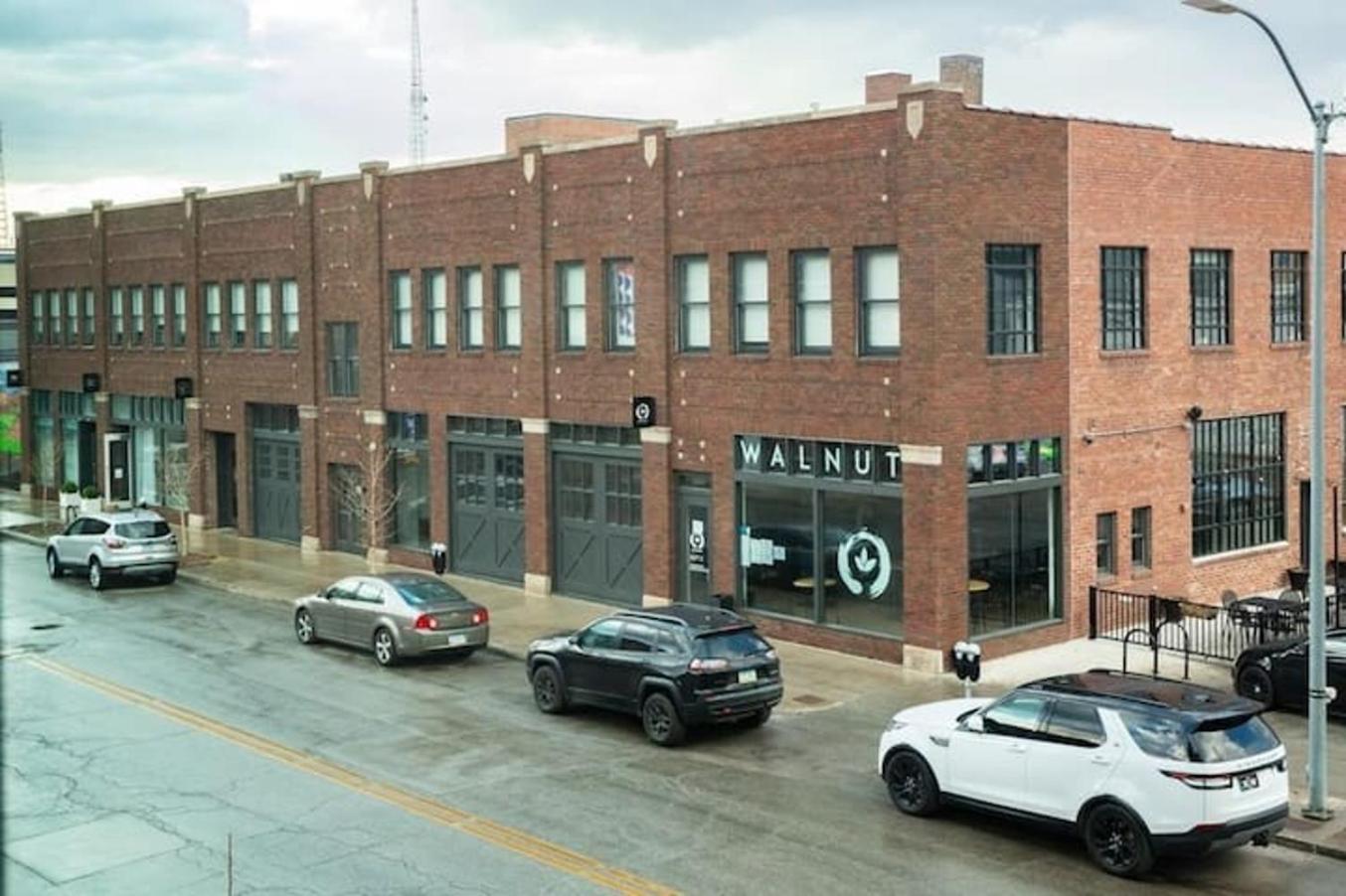 2BR 2 BA Apt Downtown wHot Tub & Amenities!