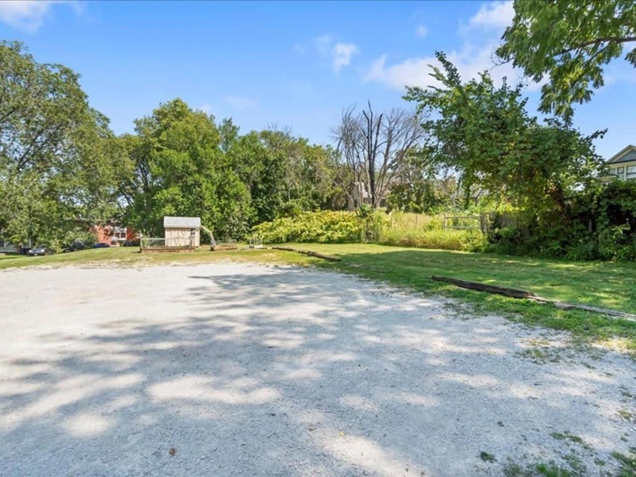 2BR Family Charmer Duplex near Drake view 3