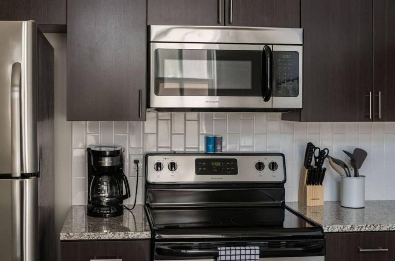 Des Moines Vacations - Modern Industrial Apartment With Skywalk - Property Image 3