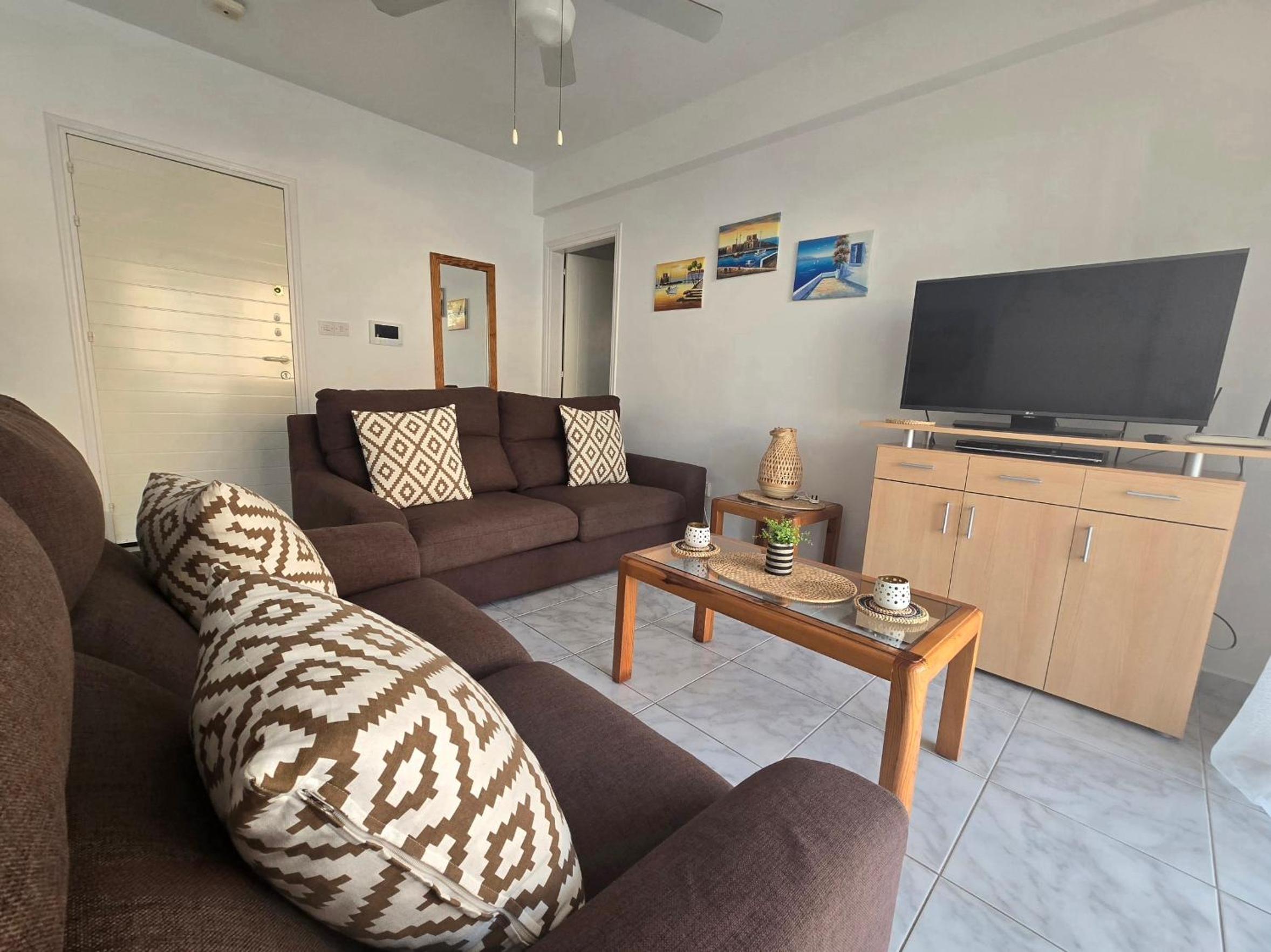 MyCyprusStay - Jo's Lovely 2 Bedroom Modern Apartment