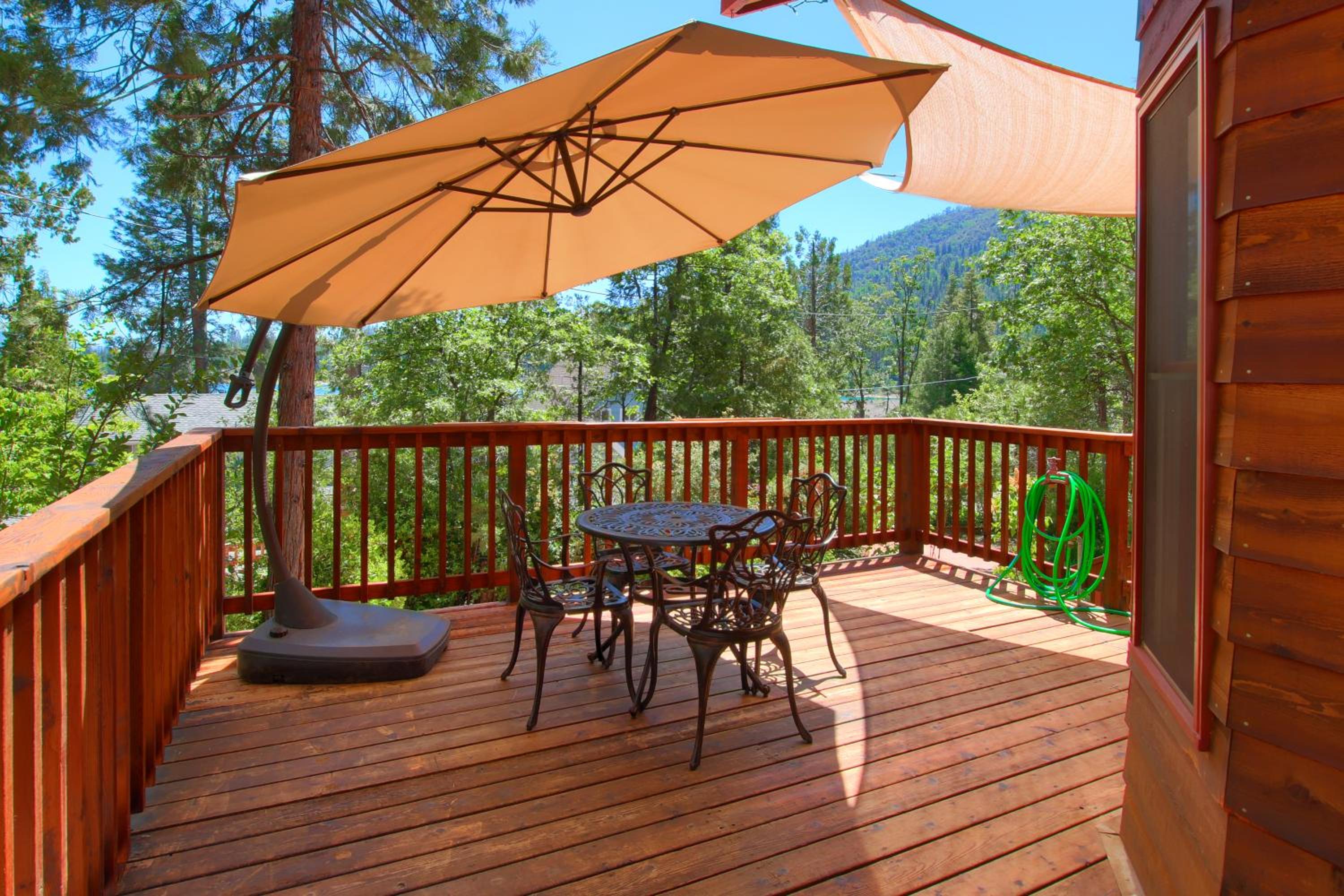 Willow Cove Lodge- 5 bedrooms with a hot tub view 3