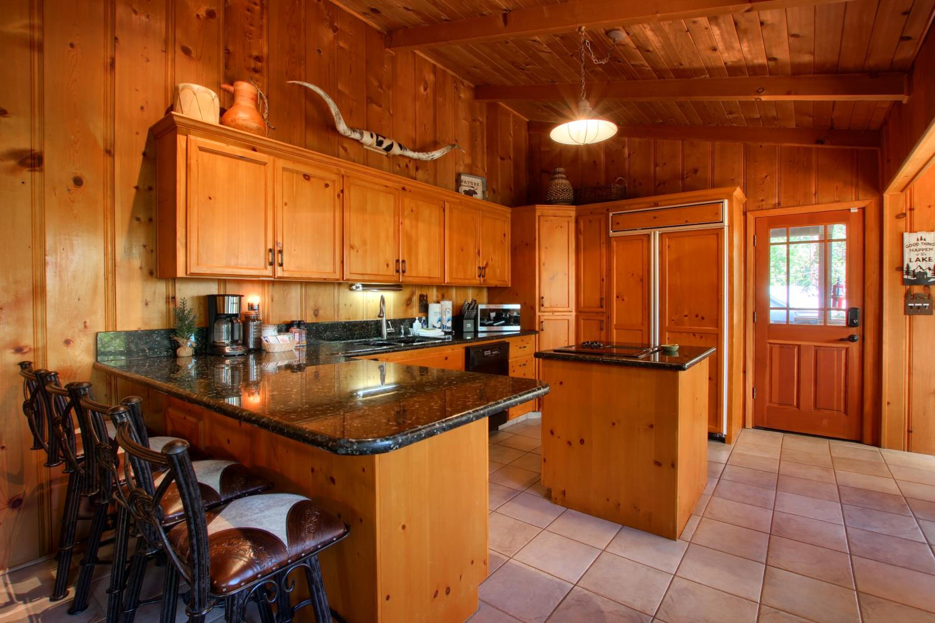 Willow Cove Lodge- 5 bedrooms with a hot tub view 4