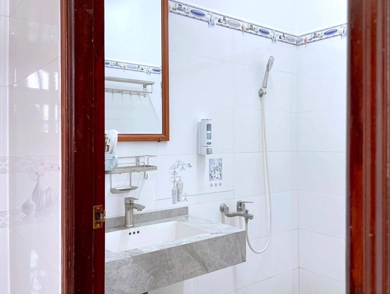 Nhà Khách Vạn Thành