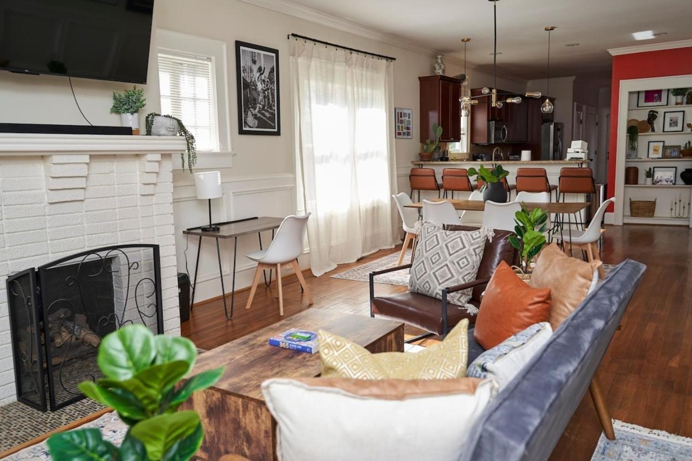 Downtown Gem 5 Min To City, Near Marta & Pullman view 2