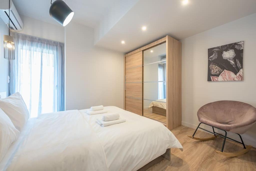 Modern Family Apartment with Rooftop Acropolis View Access