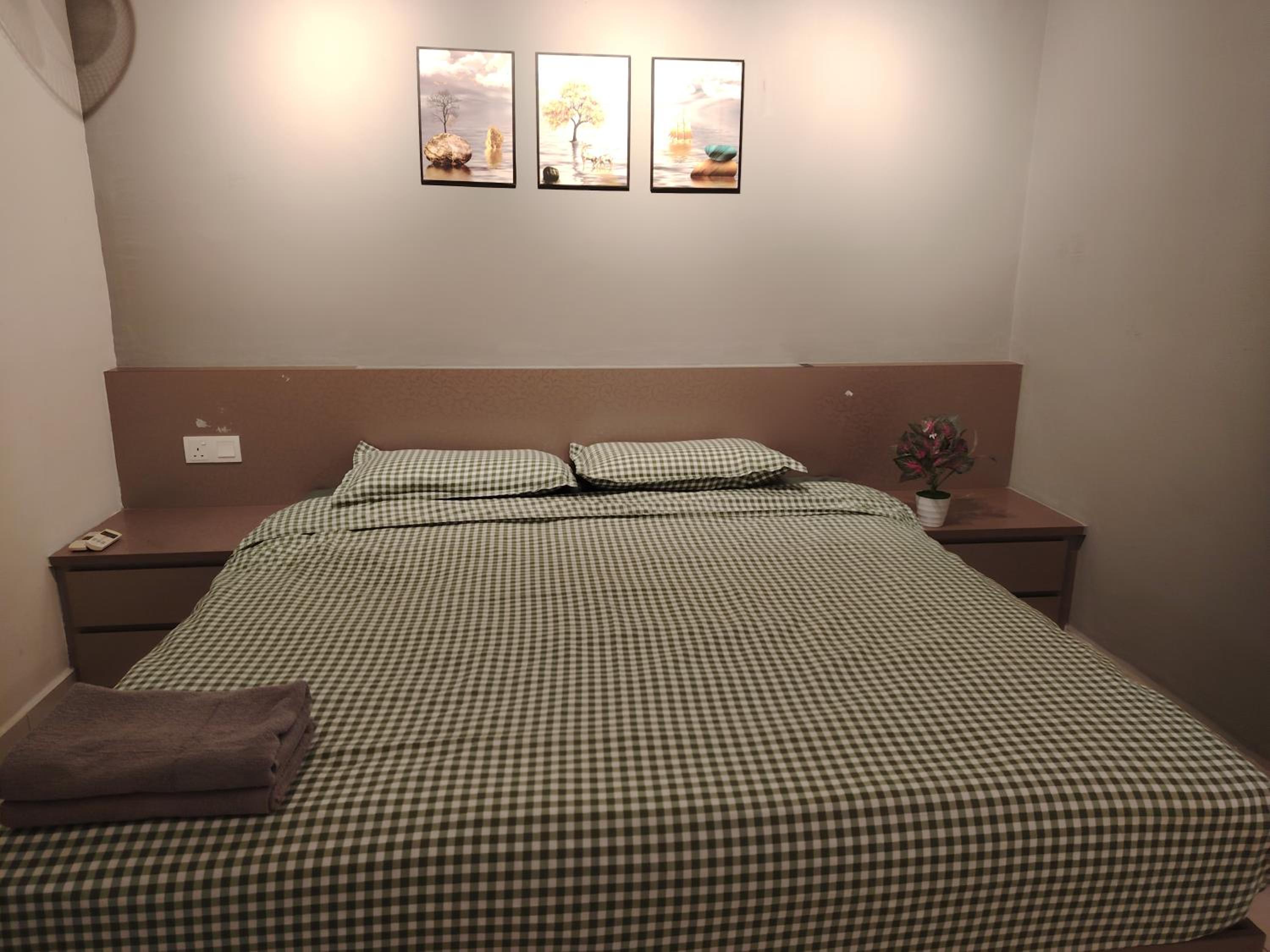 Maison Inn - Affordable Sleeps 6 to 13 near Tebrau AEON & Toppen