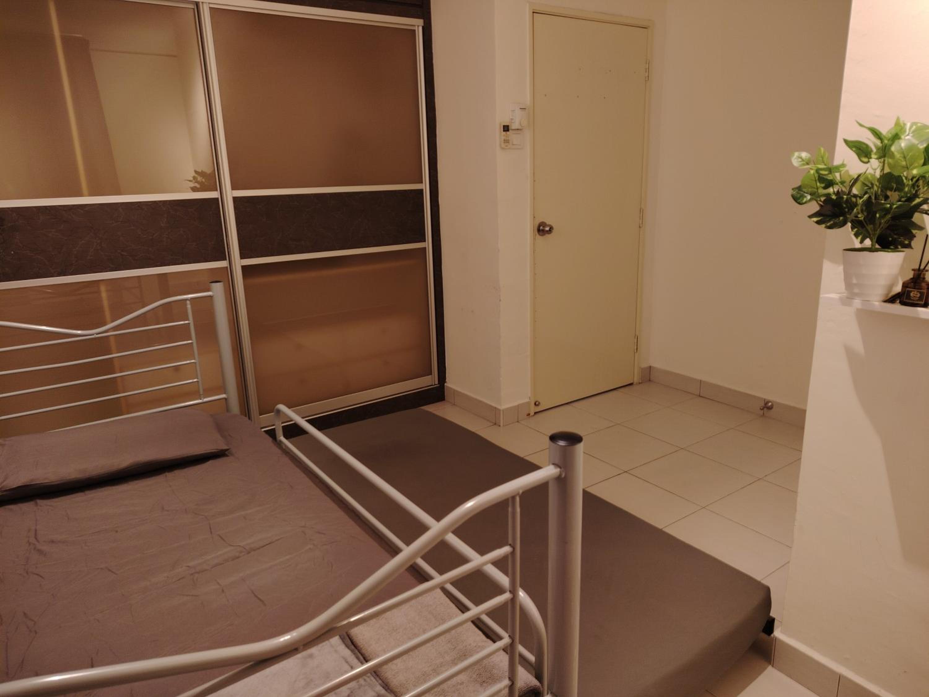 Maison Inn - Affordable Sleeps 6 to 13 near Tebrau AEON & Toppen