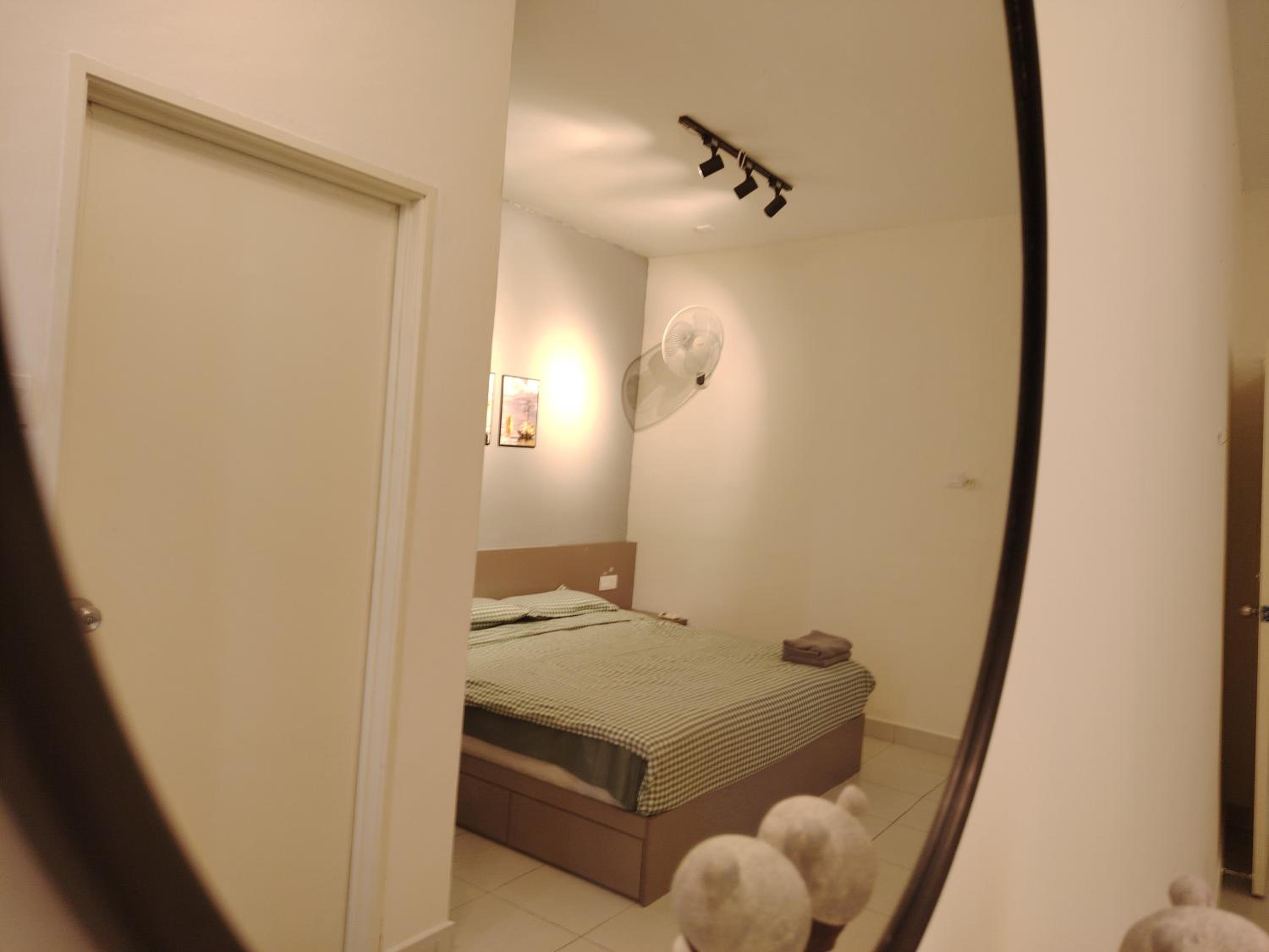 Maison Inn - Affordable Sleeps 6 to 13 near Tebrau AEON & Toppen