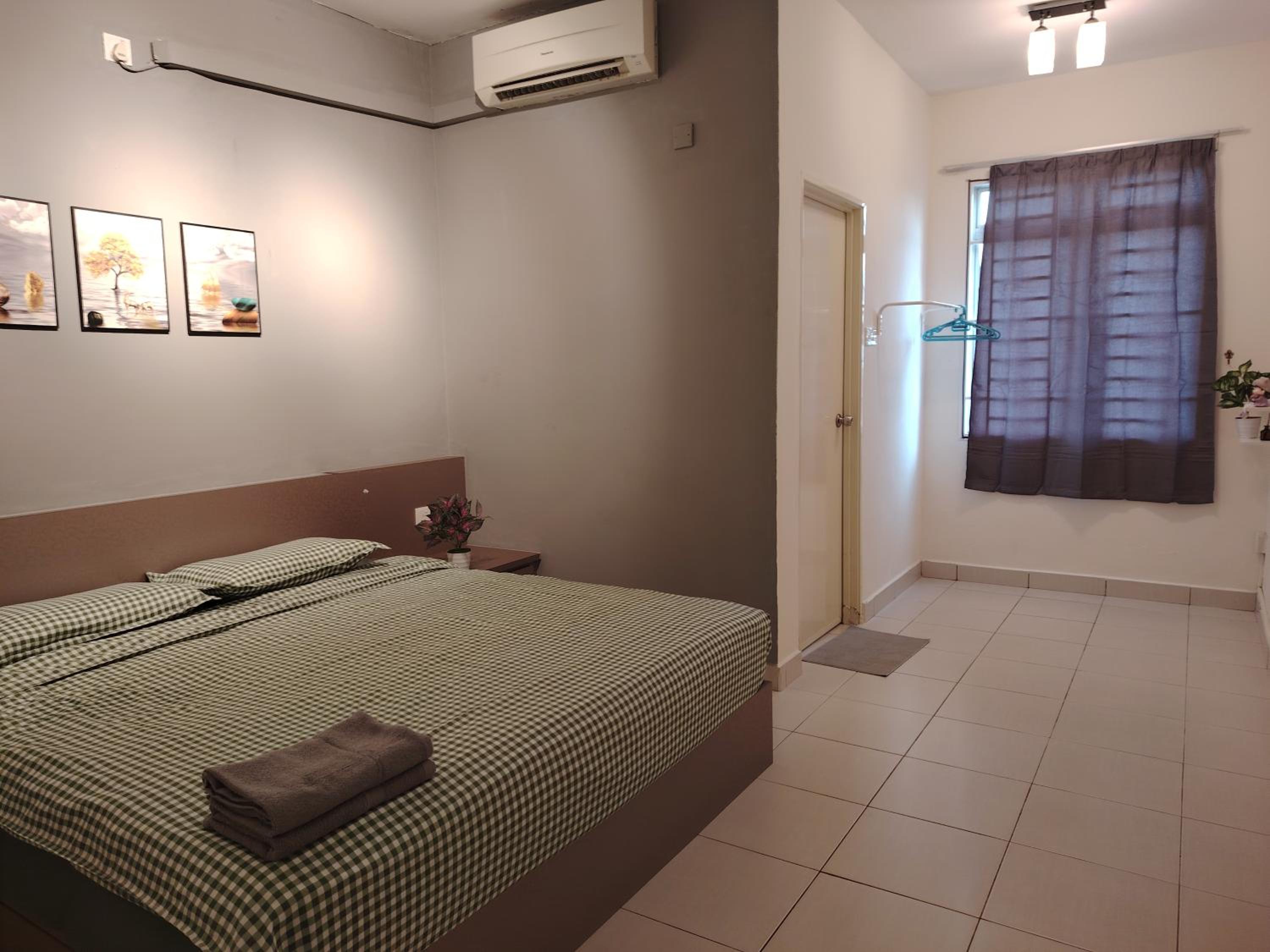 Maison Inn - Affordable Sleeps 6 to 13 near Tebrau AEON & Toppen