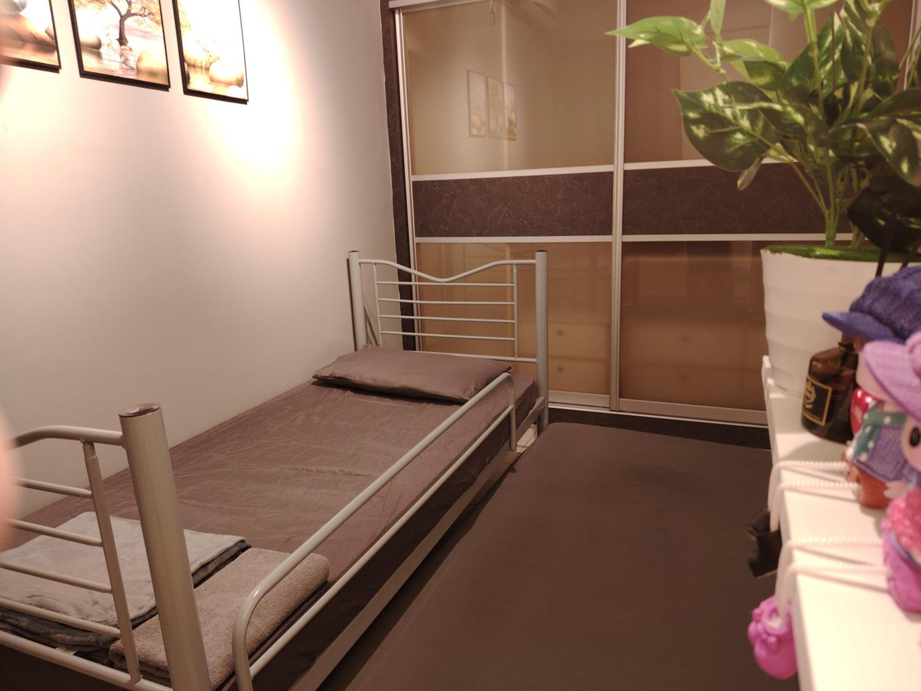 Maison Inn - Affordable Sleeps 6 to 13 near Tebrau AEON & Toppen