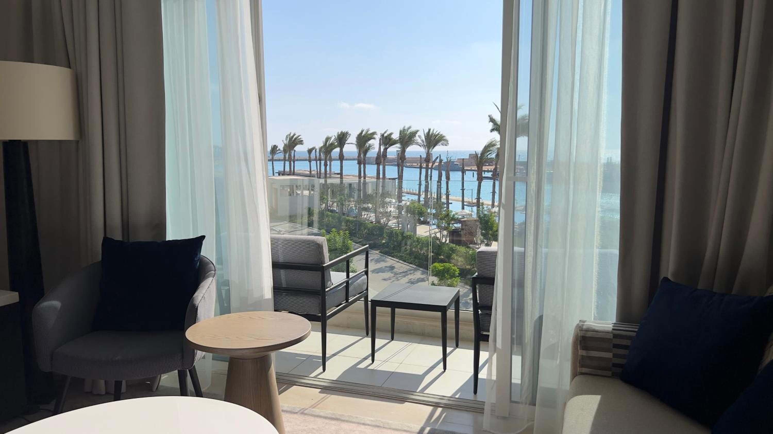 Marassi, Luxury Suite in Address Beach resort! service apartment