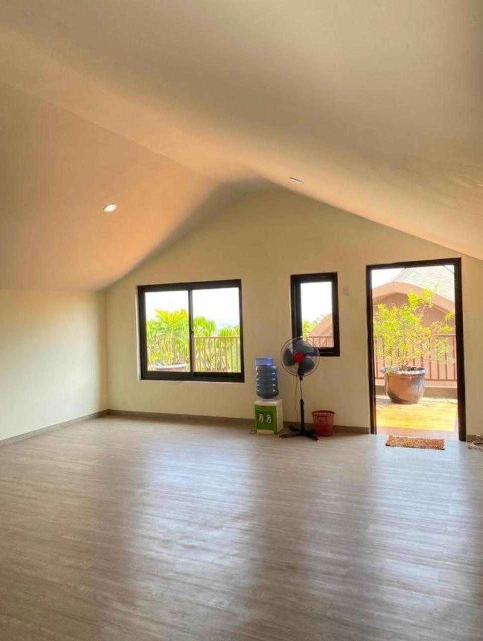 VEI Haus - 4BR Pet Friendly Villa in Vimalla Hills view 2