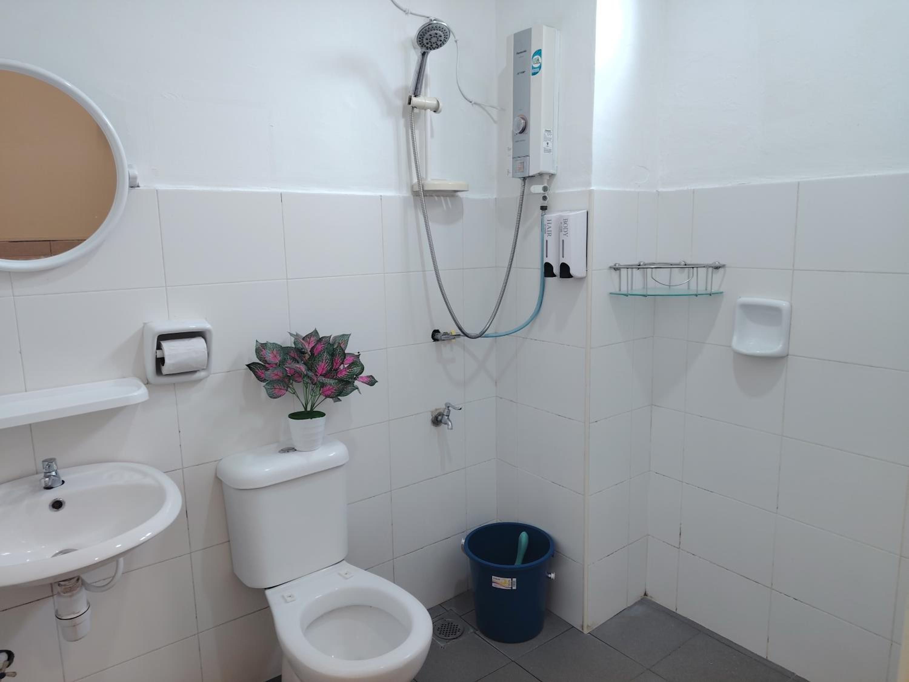 Maison Inn - Affordable Sleeps 6 to 13 near Tebrau AEON & Toppen