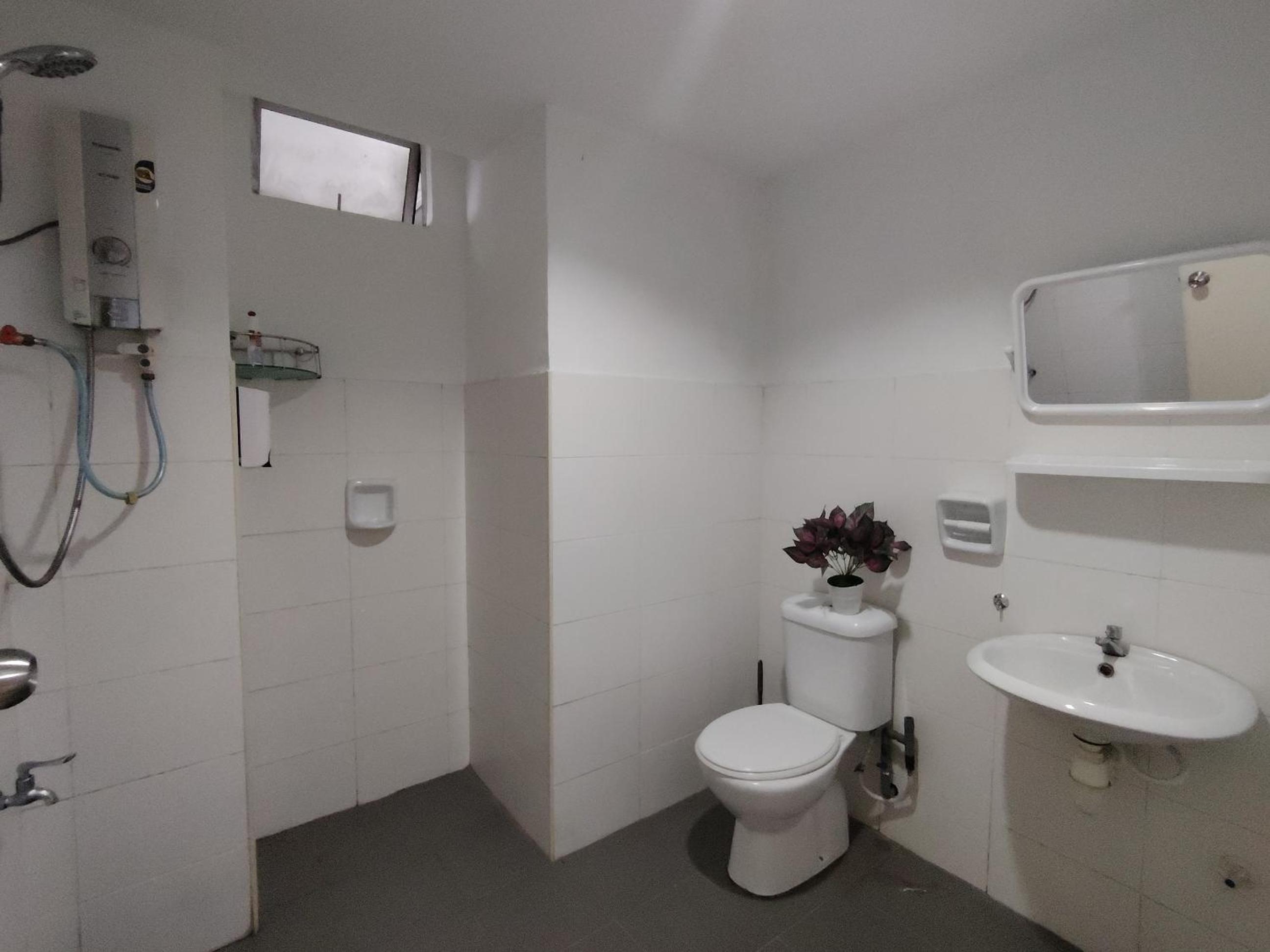 Maison Inn - Affordable Sleeps 6 to 13 near Tebrau AEON & Toppen