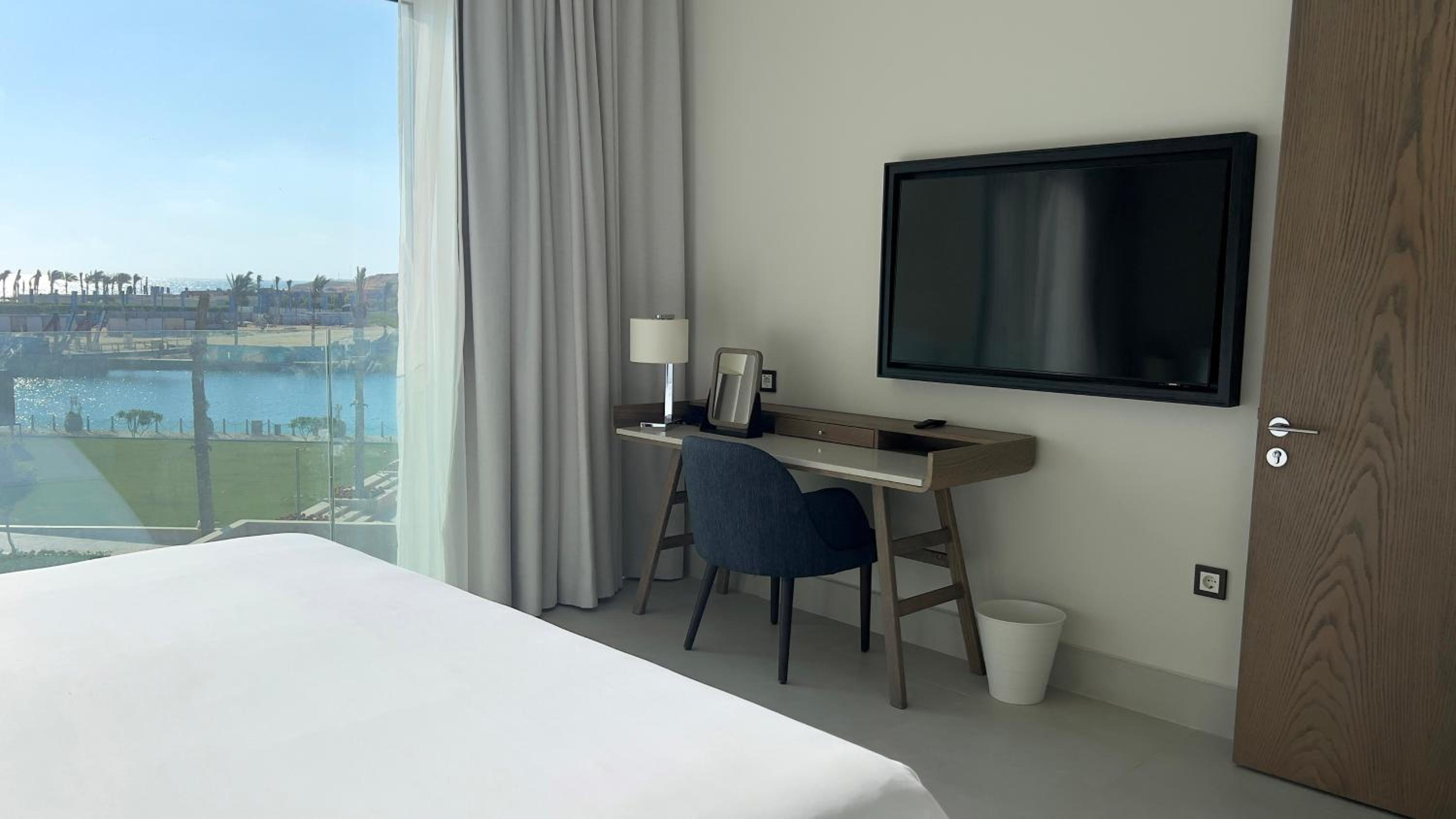 Marassi, Luxury Suite in Address Beach resort! service apartment
